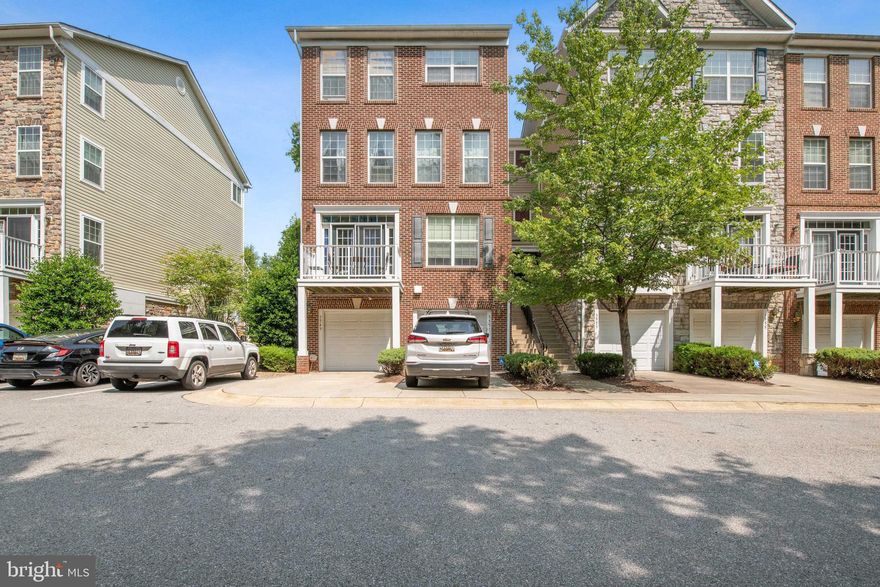 3 BEDROOMS, 2 FULL AND 2 HALF BATHS, ONE-CAR GARAGE PLUS DRIVEWAY PARKING!