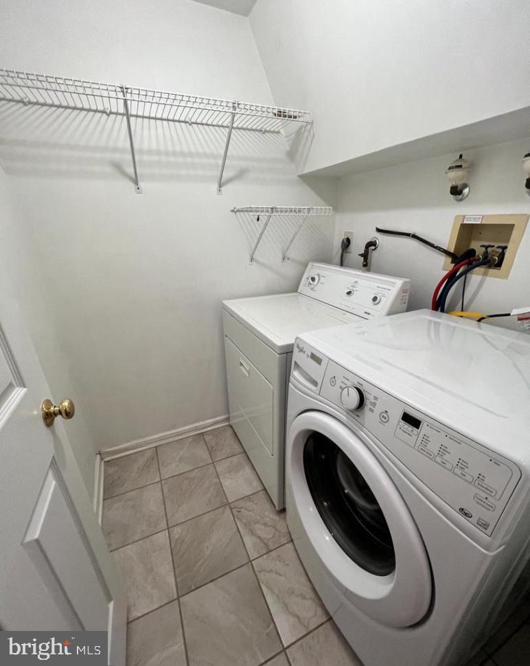 BROOKSTONE - Residential Lease