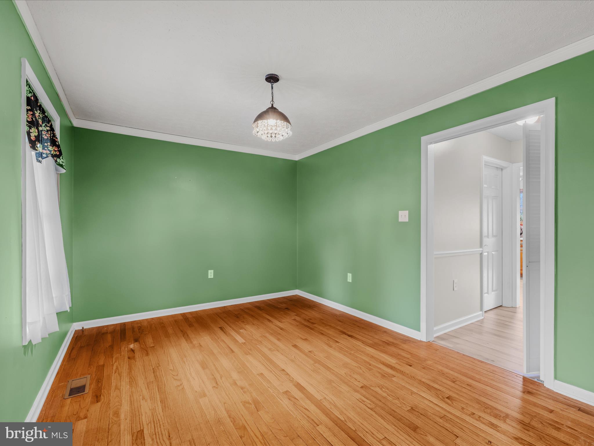 HOWARD SPEAKS - Residential