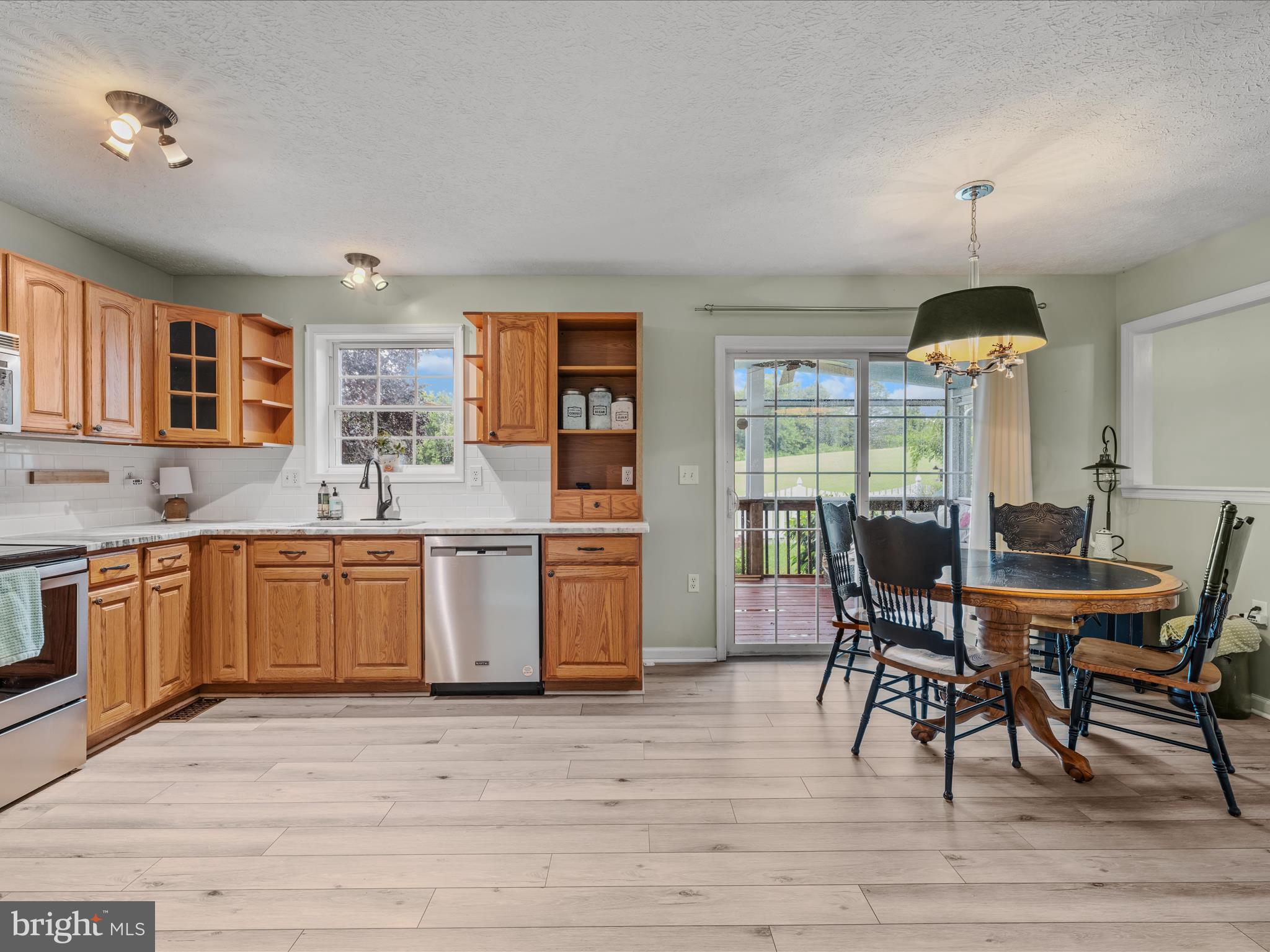 HOWARD SPEAKS - Residential