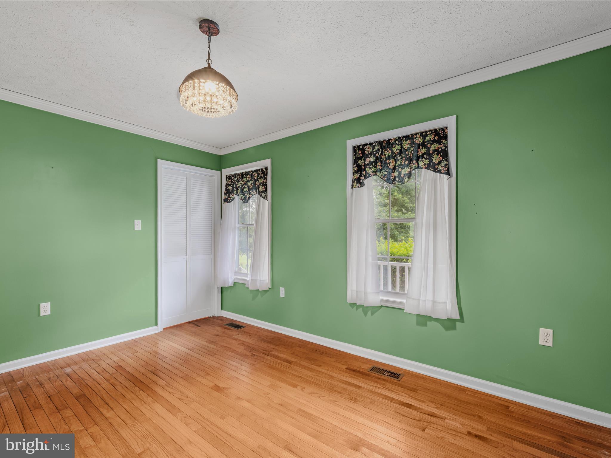 HOWARD SPEAKS - Residential