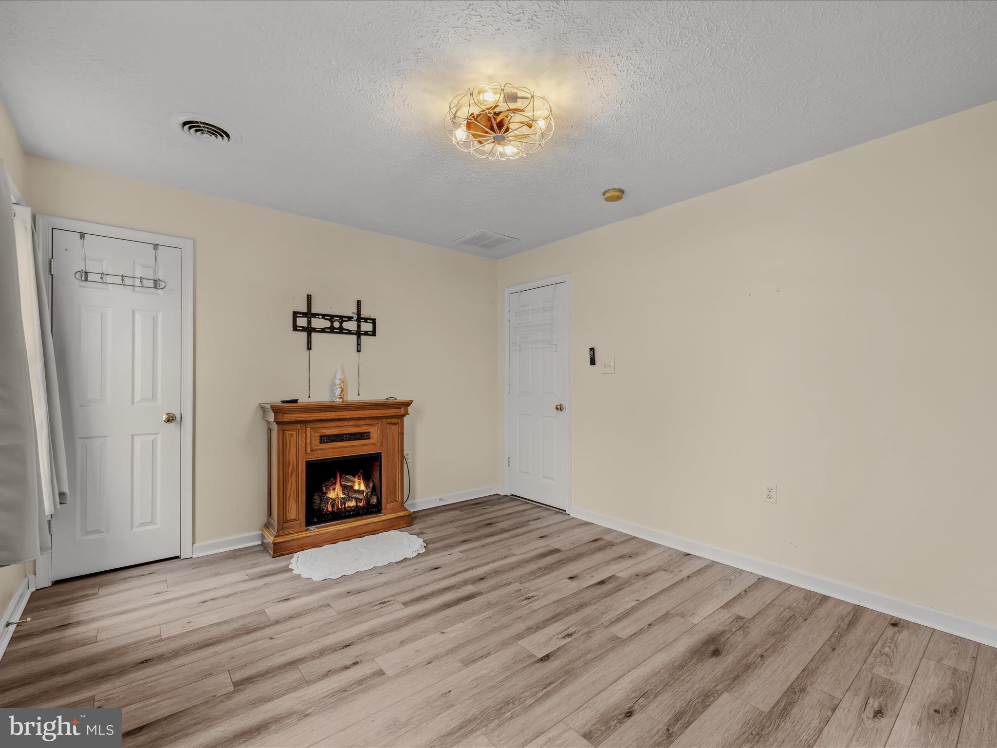 HOWARD SPEAKS - Residential