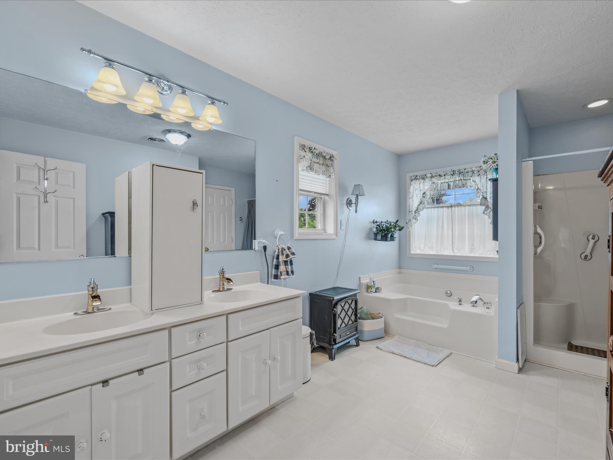 HOWARD SPEAKS - Residential