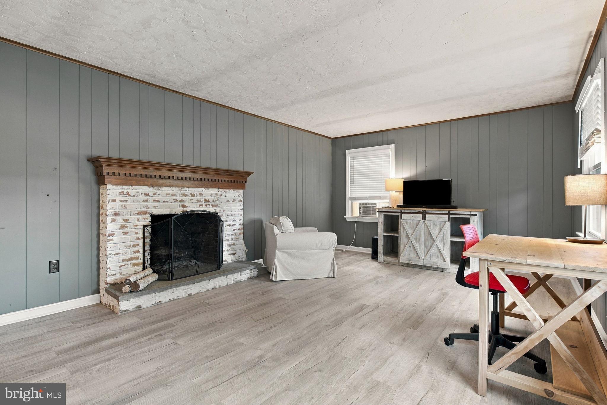 11 WOODLAND AVENUE