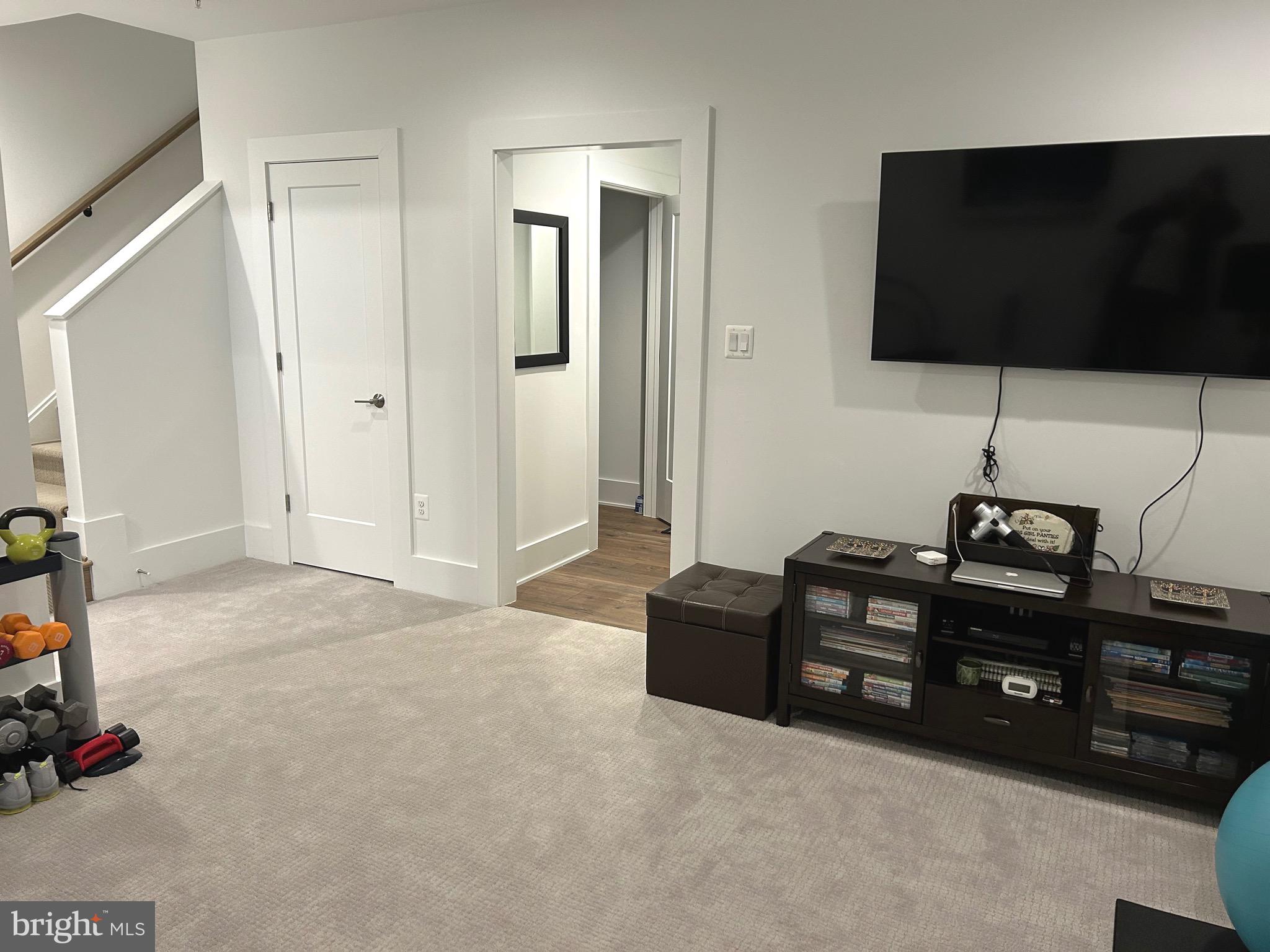 PT ROCKVILLE OUT RES 3 - Residential