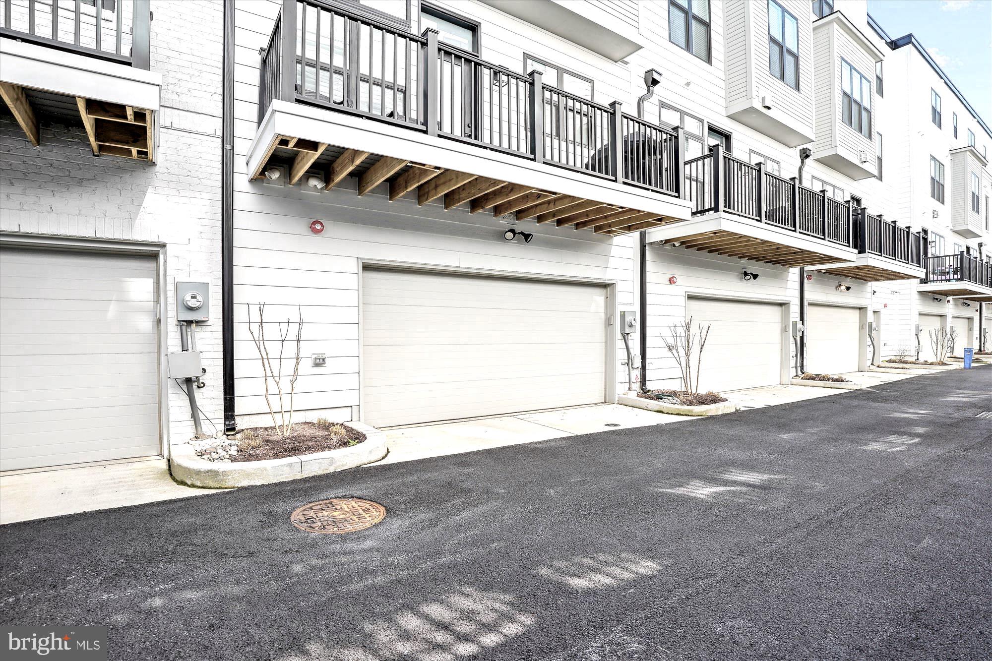 PT ROCKVILLE OUT RES 3 - Residential