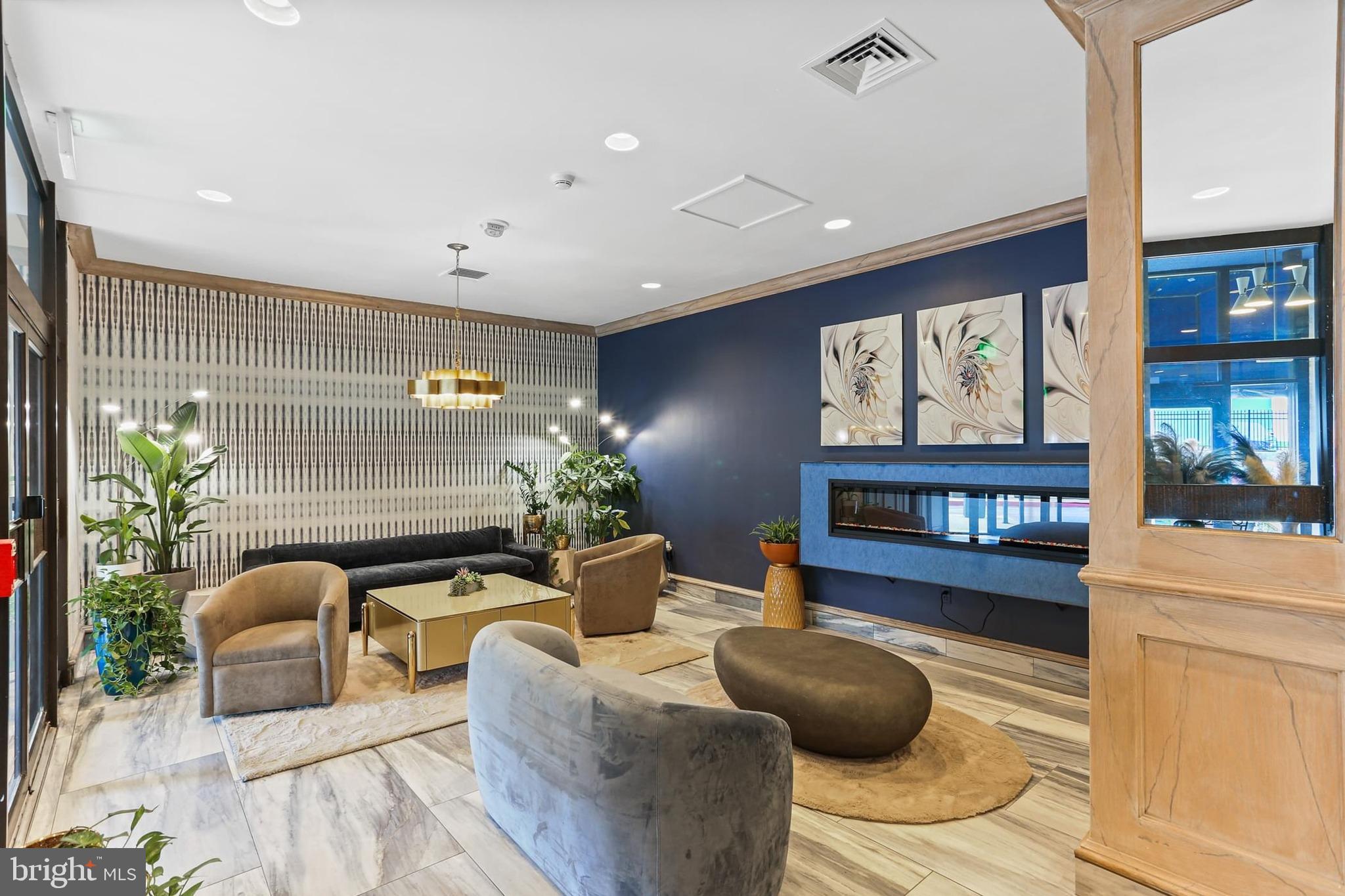 RIDGELY TOWSON CENTER - Residential