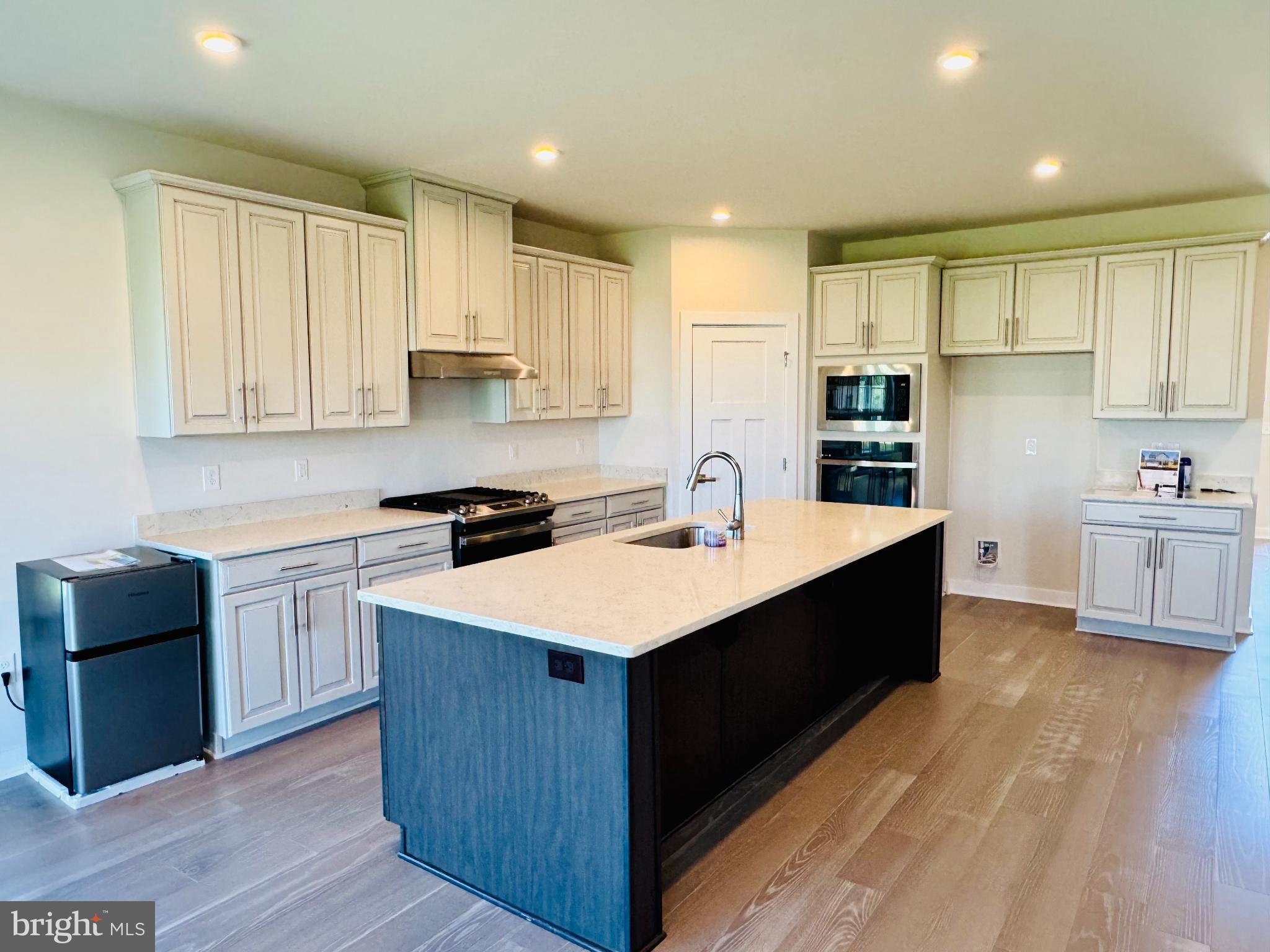 STONE HILL MEADOWS - Residential