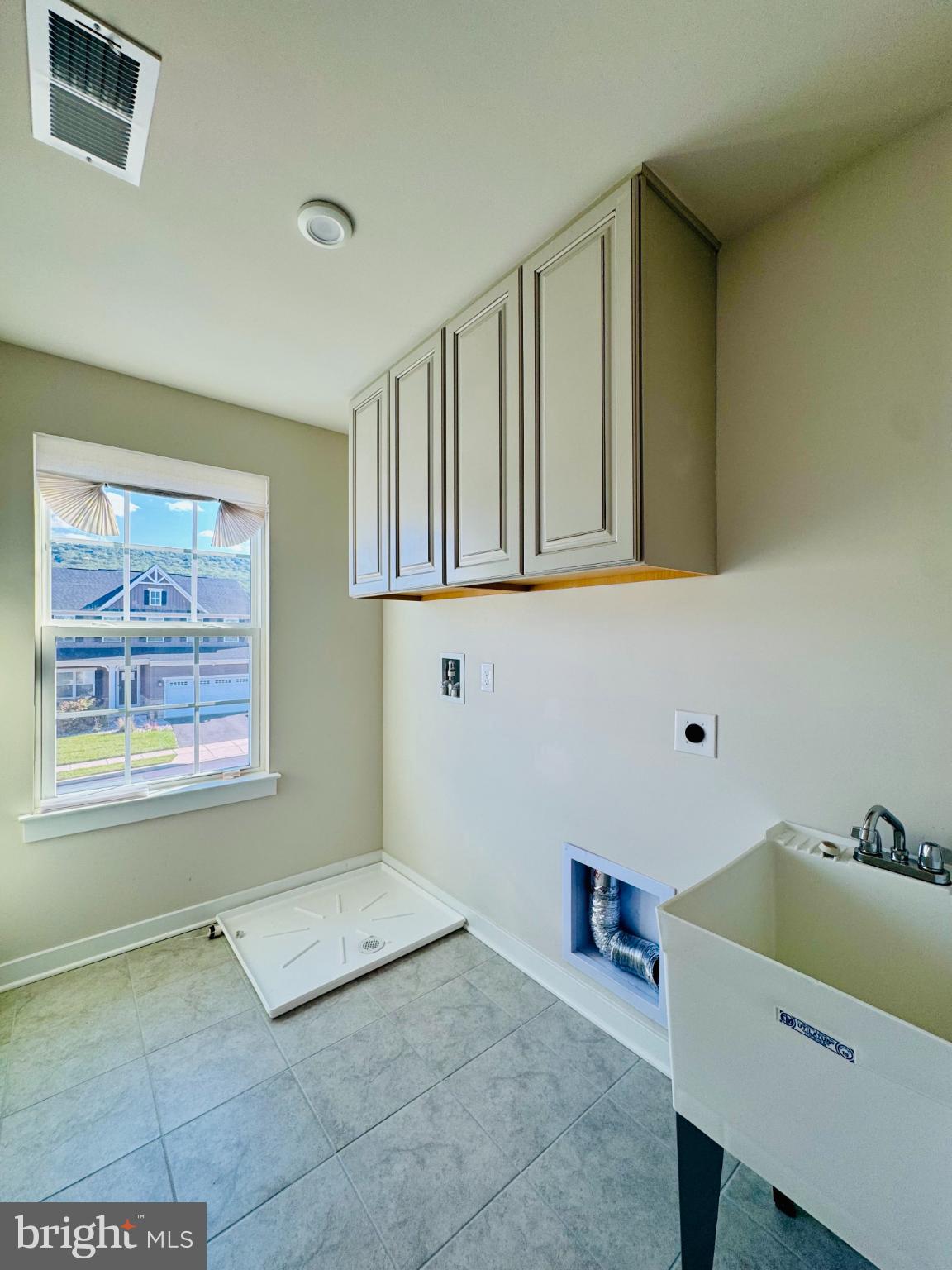 STONE HILL MEADOWS - Residential