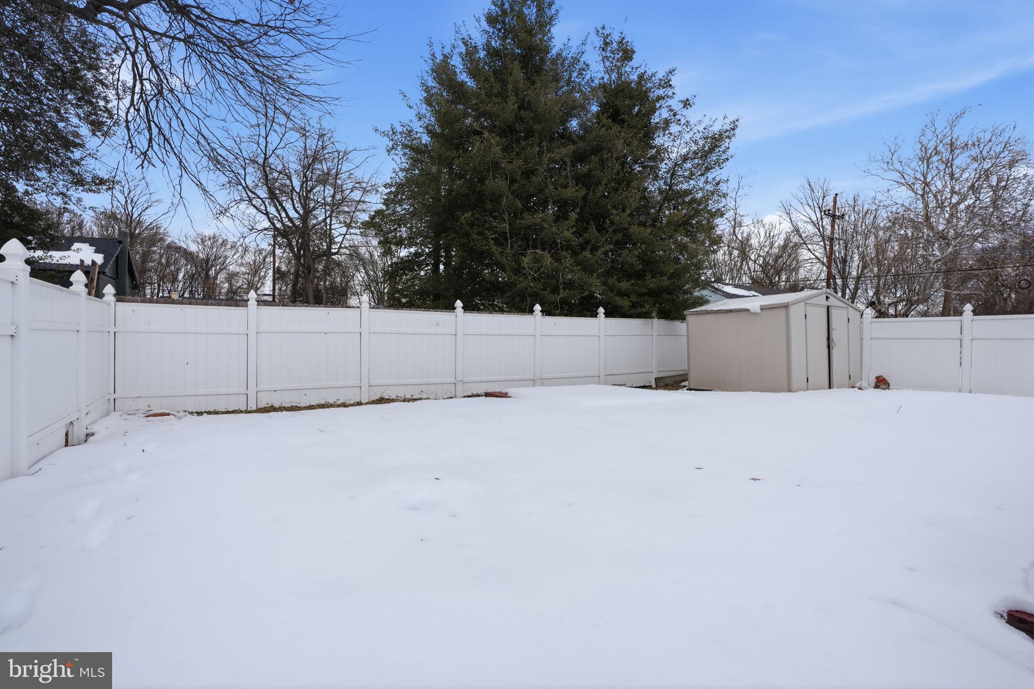 GREEN LAWN PARK - Residential