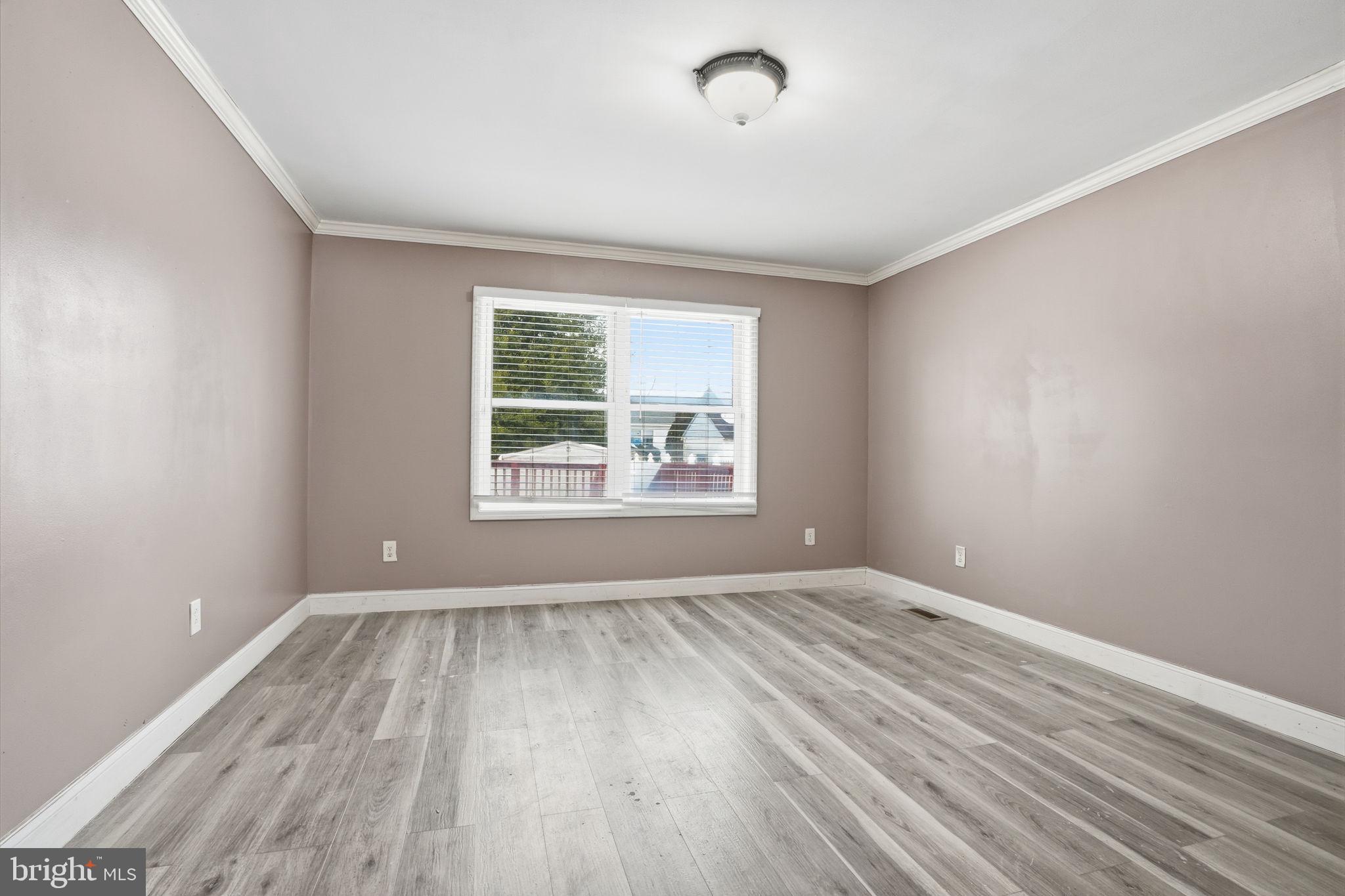 GREEN LAWN PARK - Residential