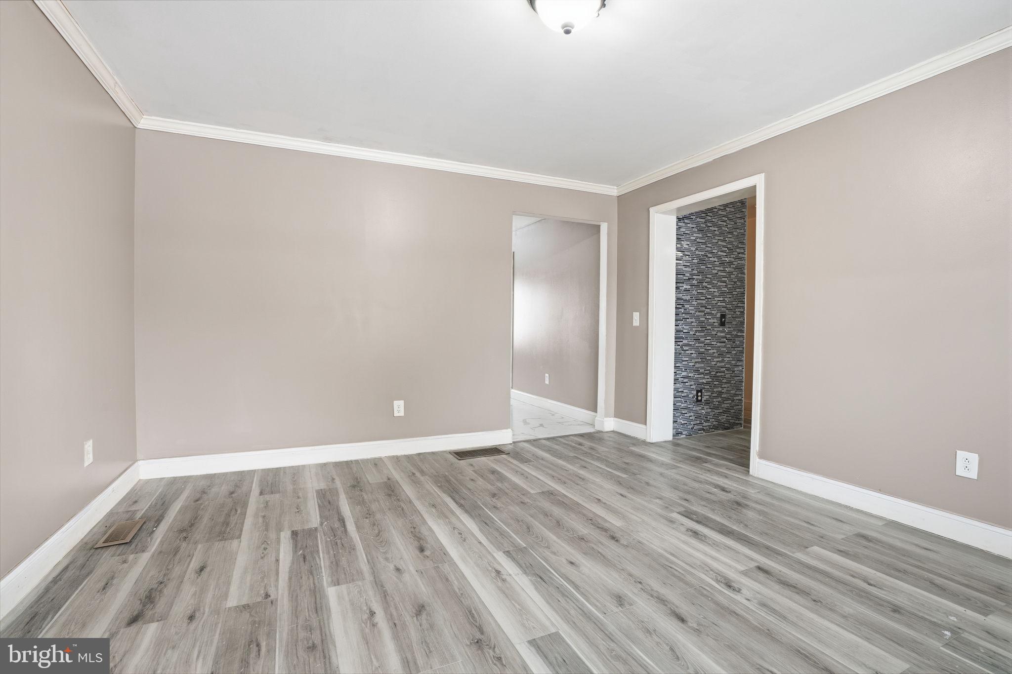 GREEN LAWN PARK - Residential