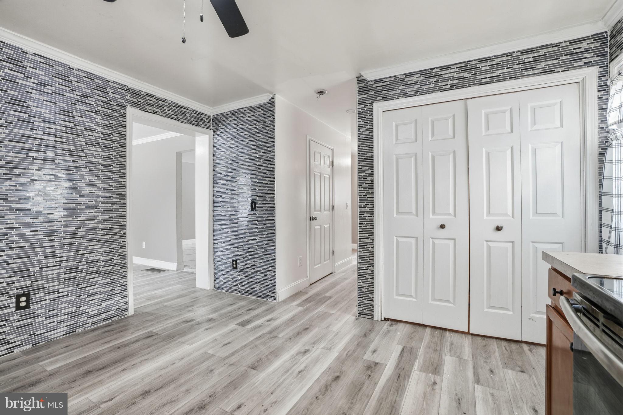 GREEN LAWN PARK - Residential