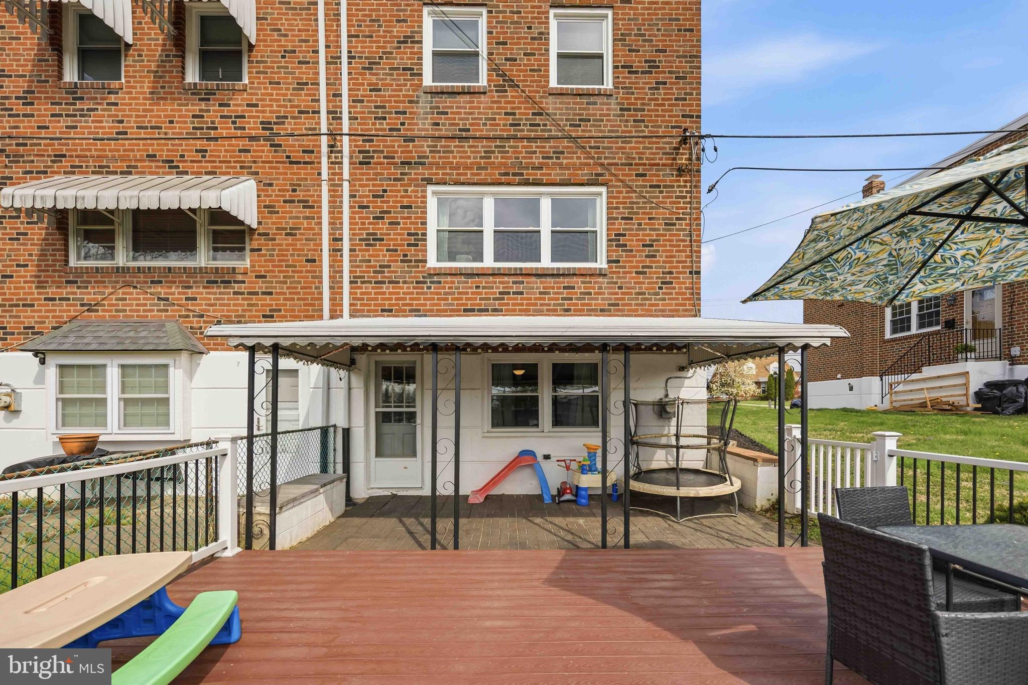 ROXBOROUGH - Residential