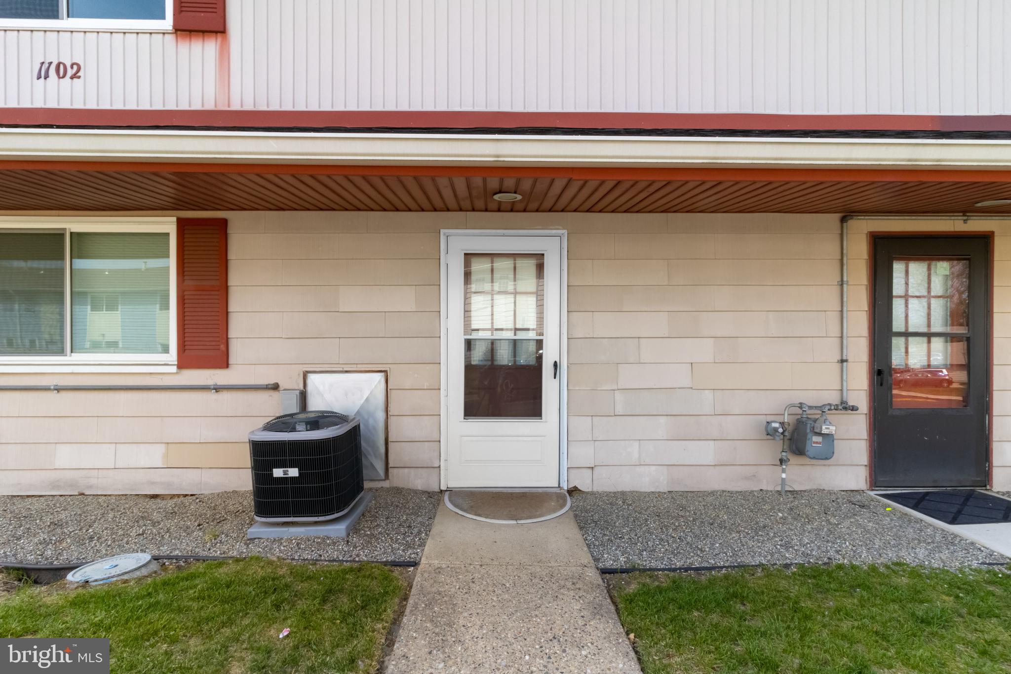 1102 MASON RUN