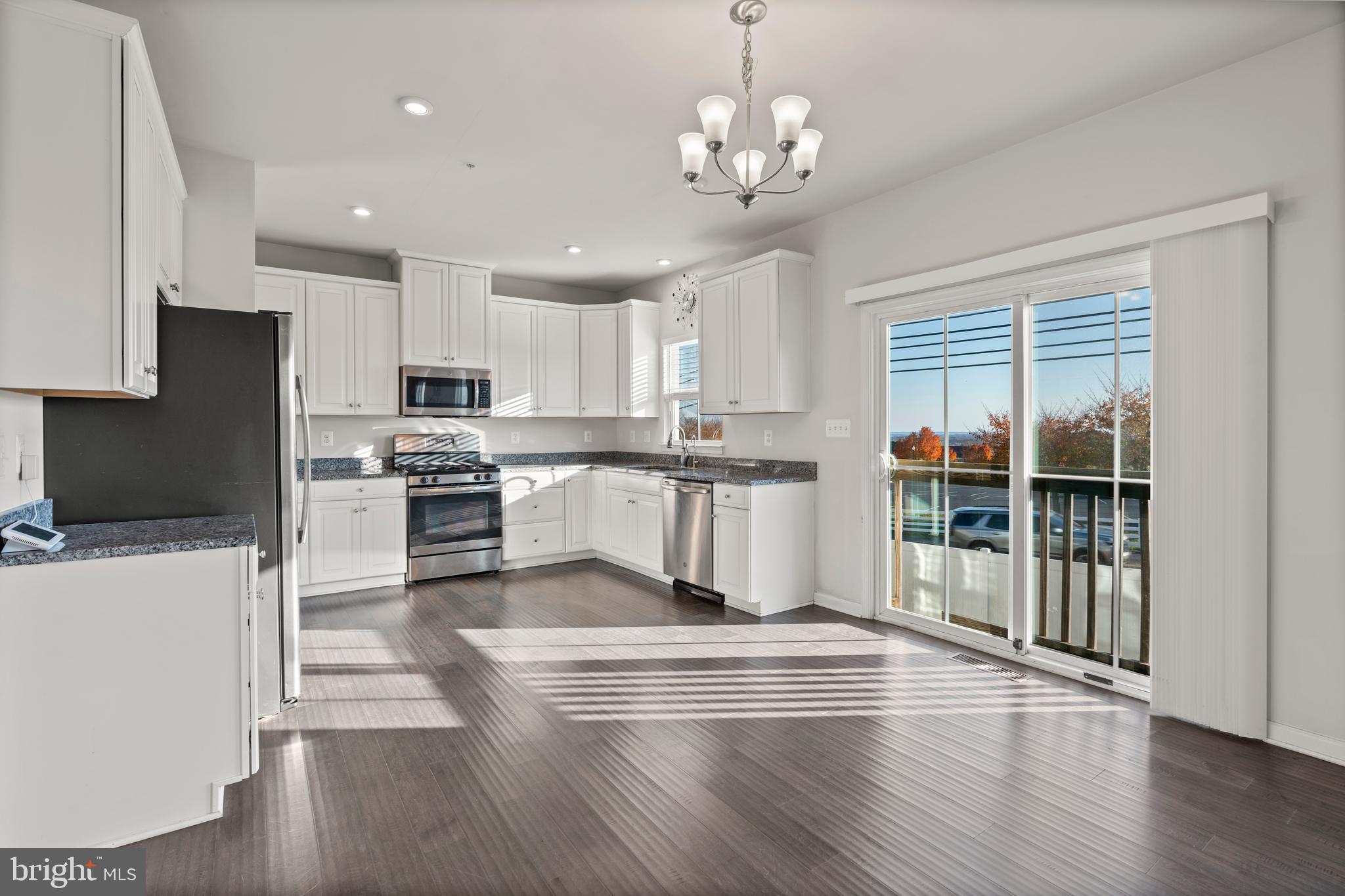 SCENIC MANOR - Residential