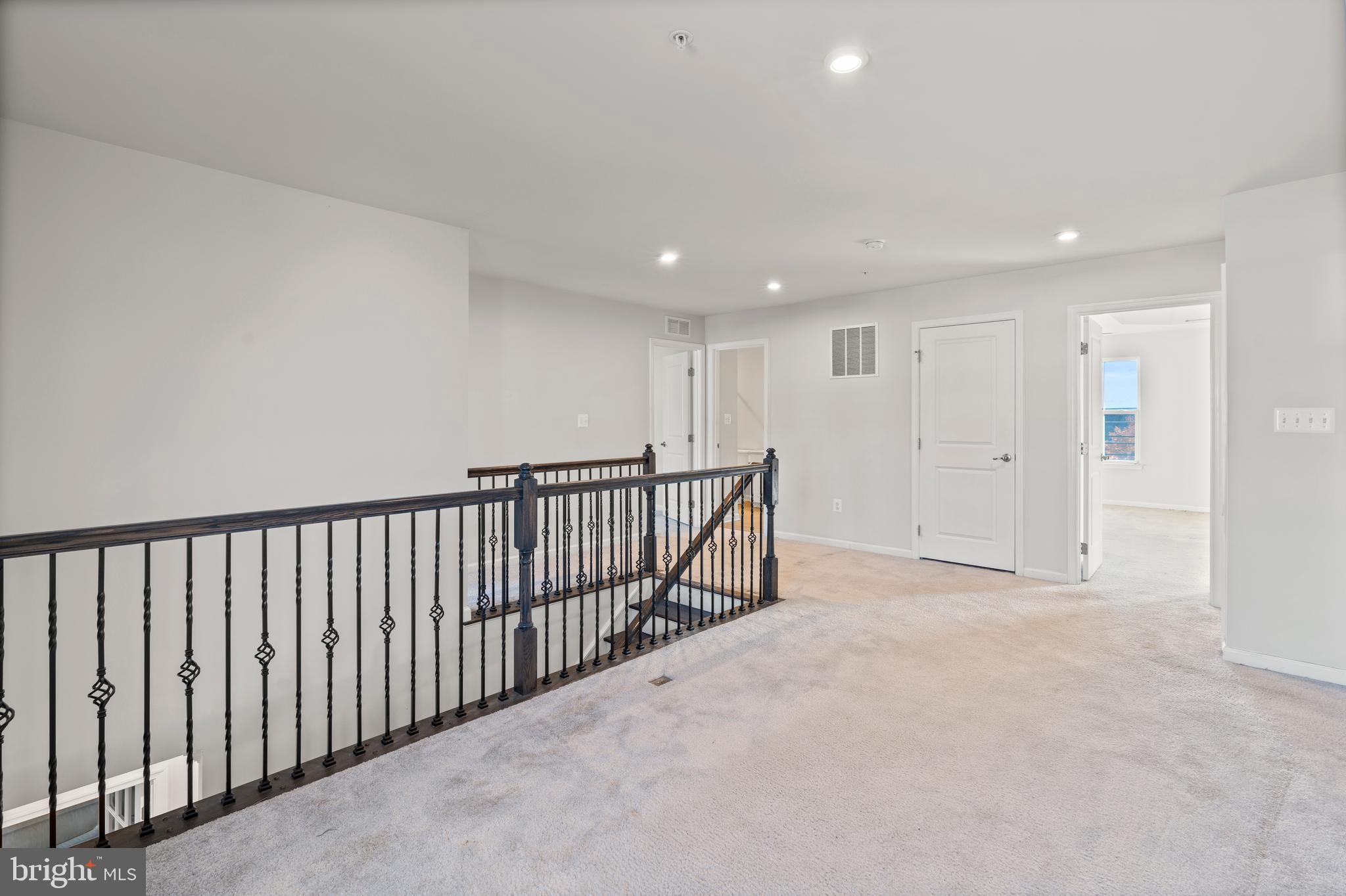 SCENIC MANOR - Residential