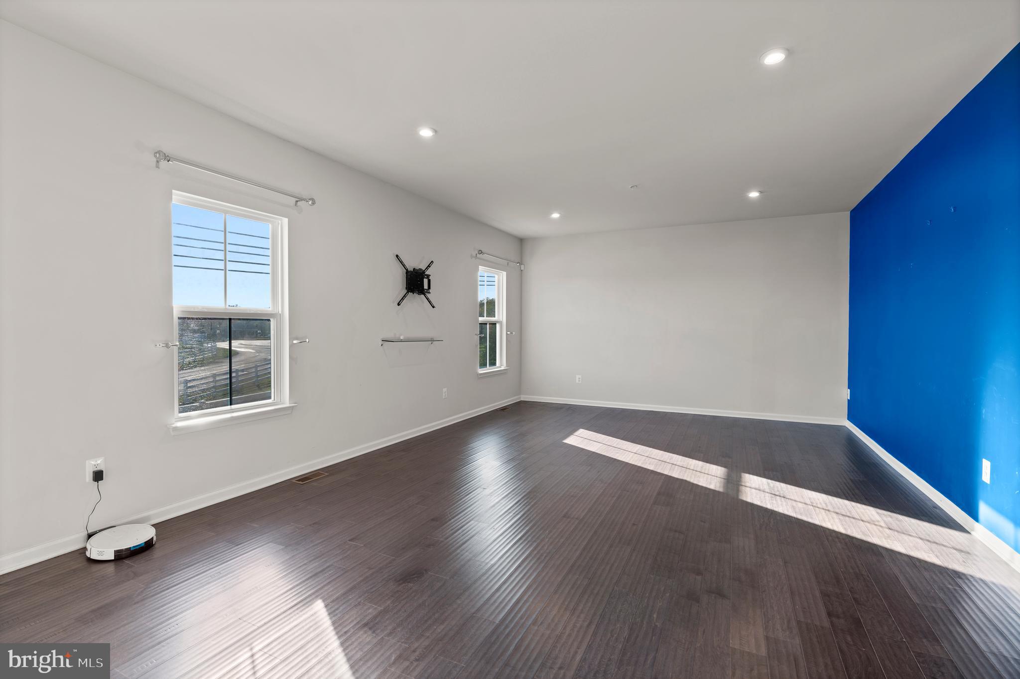 SCENIC MANOR - Residential