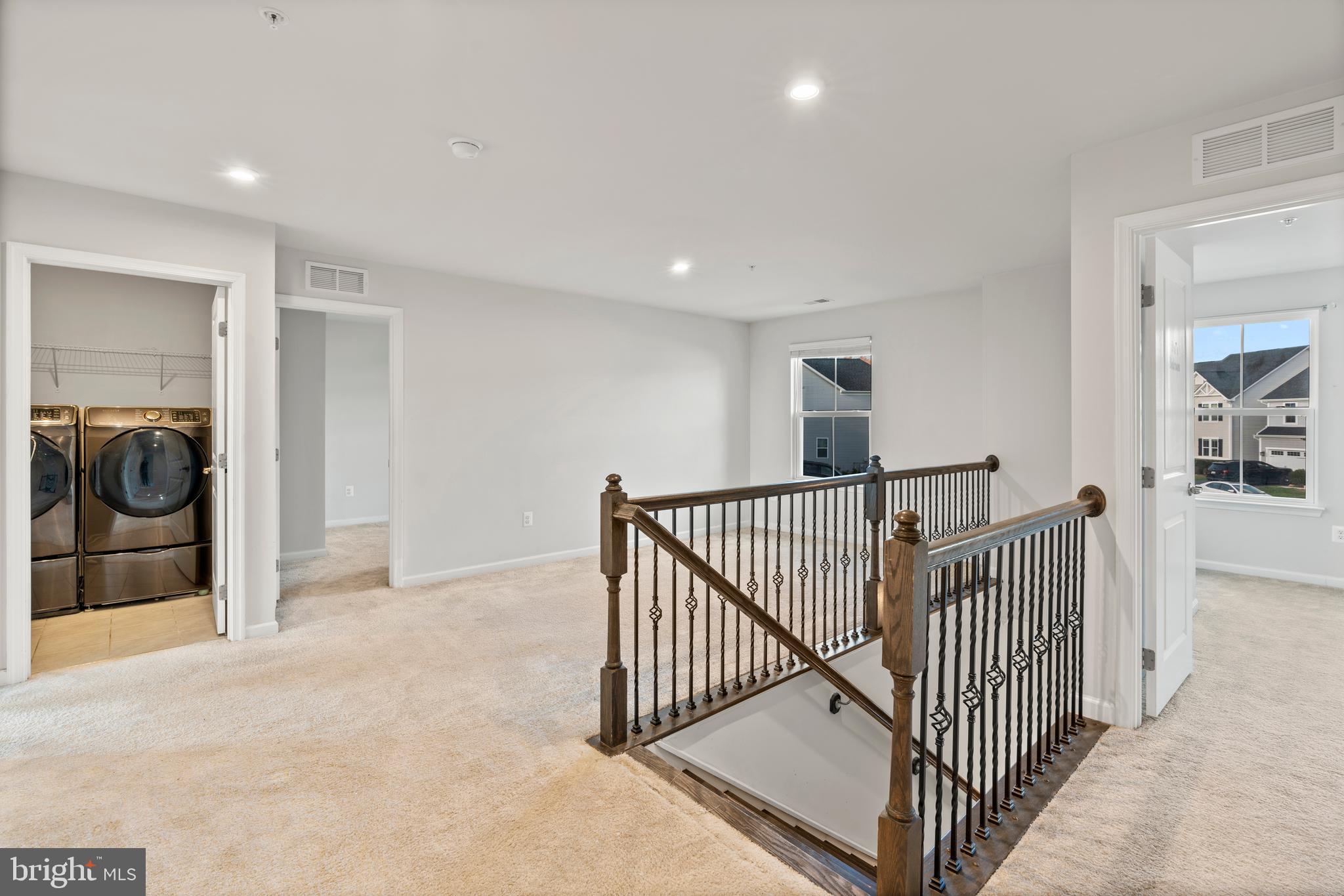 SCENIC MANOR - Residential