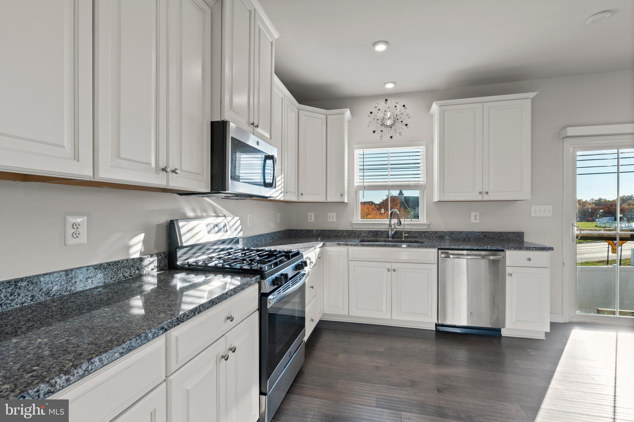 SCENIC MANOR - Residential