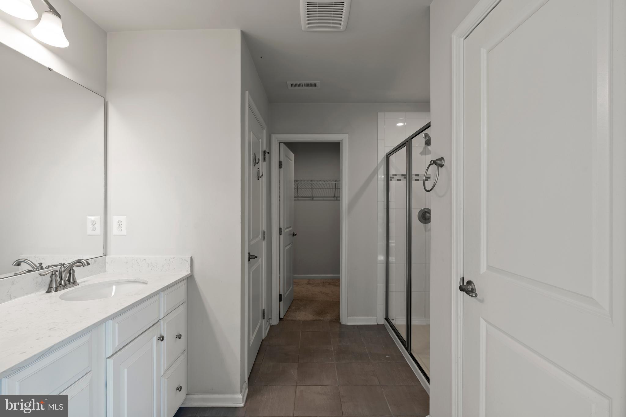 SCENIC MANOR - Residential