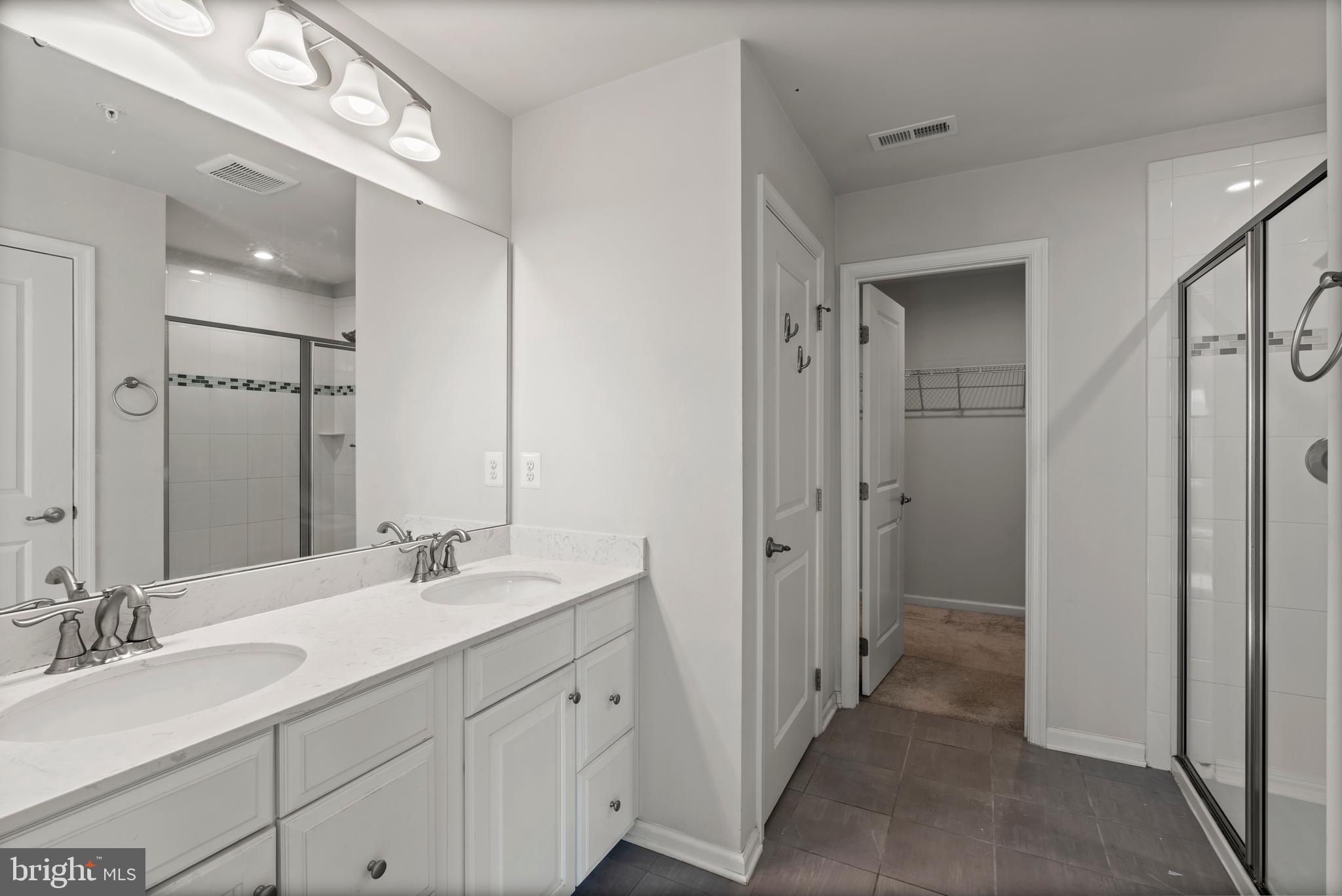 SCENIC MANOR - Residential