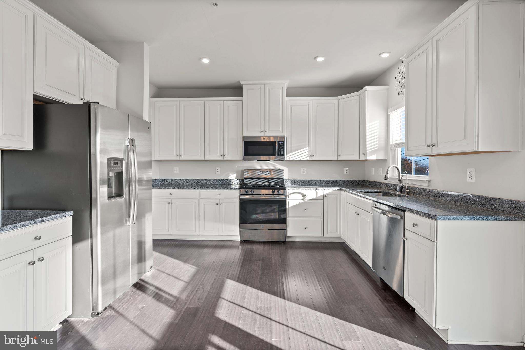 SCENIC MANOR - Residential