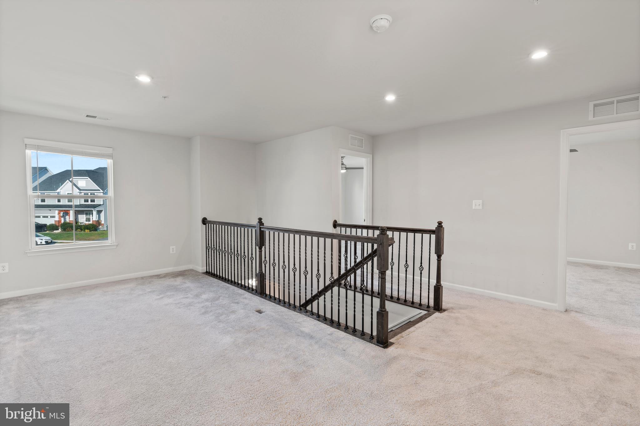 SCENIC MANOR - Residential