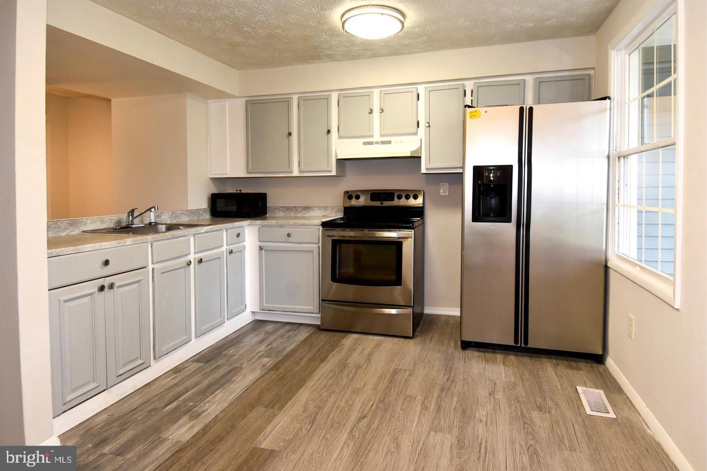 1652 THENIA PLACE