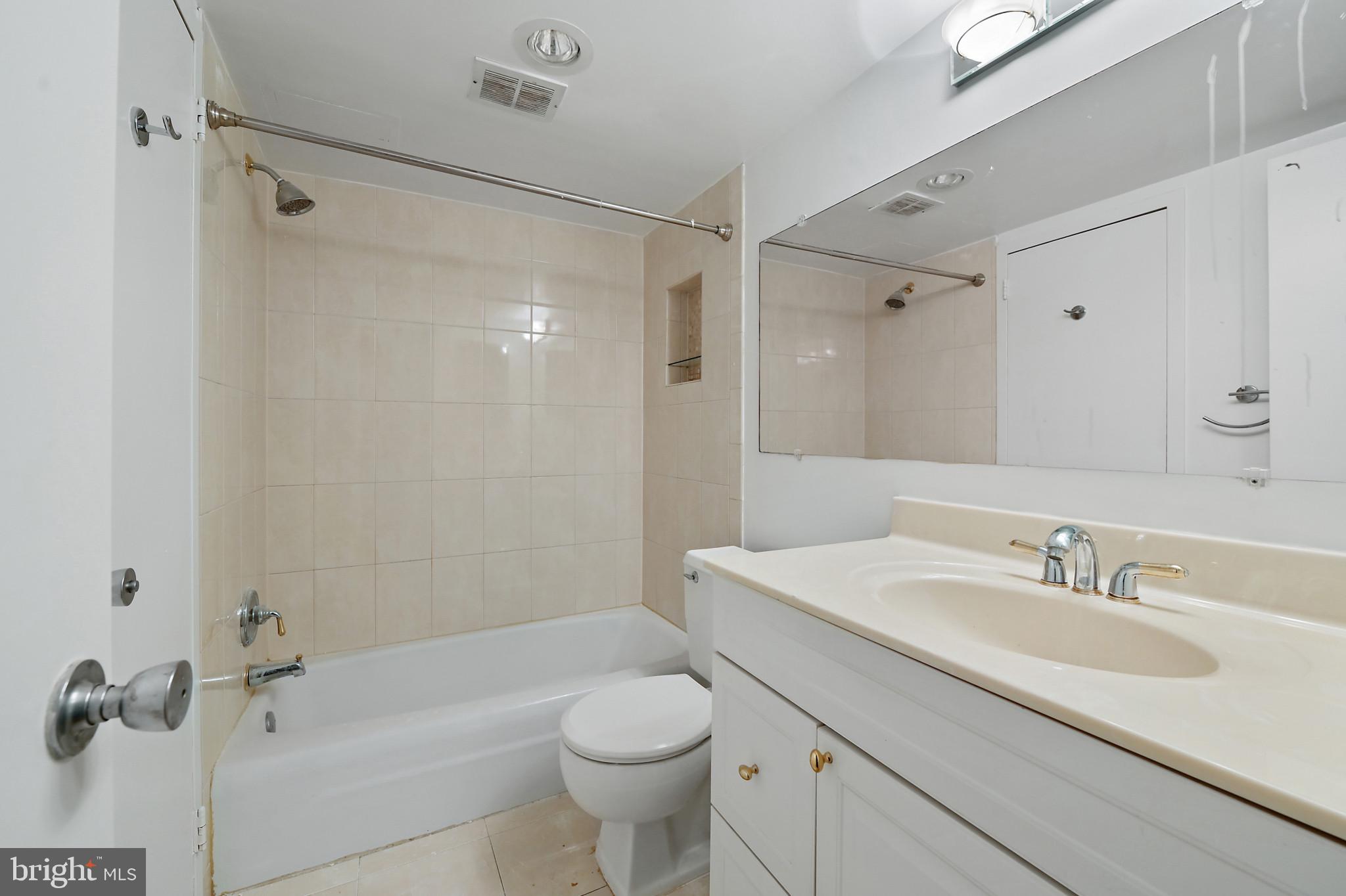 THE RIVIERA OF CHEVY CHASE - Residential Lease