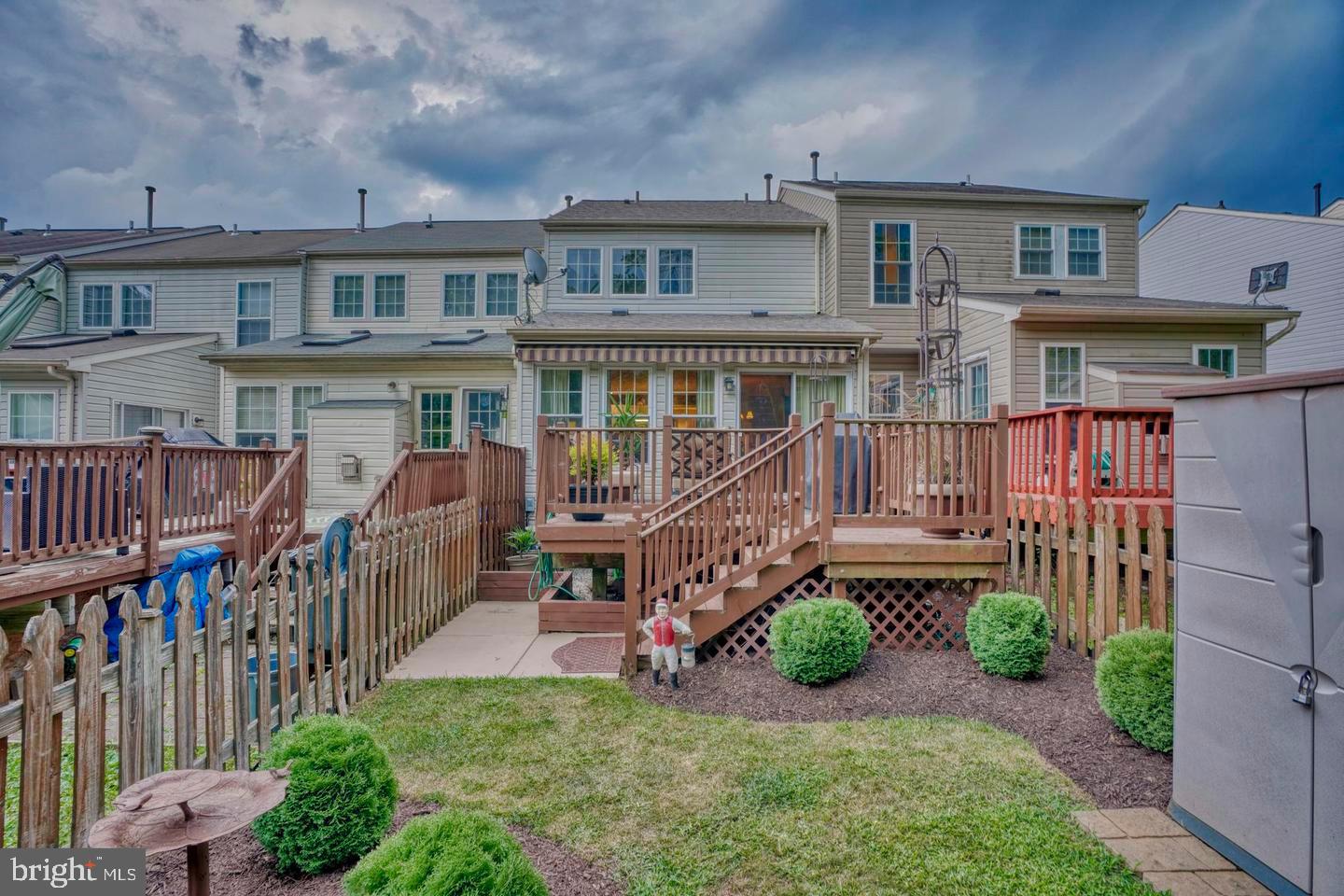 BRIGHT OAKS - Residential Lease