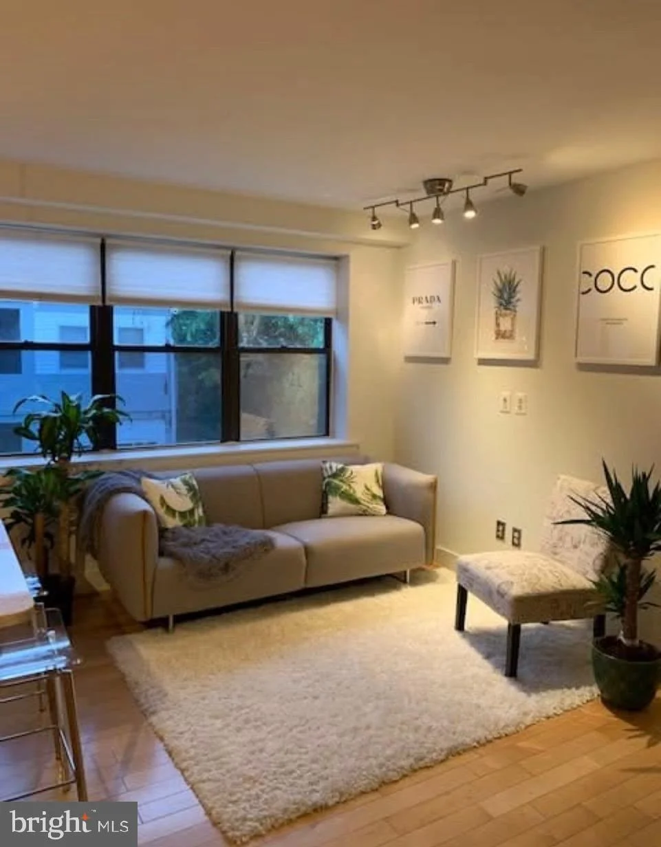 210 Oakwood Street SE Unit 204