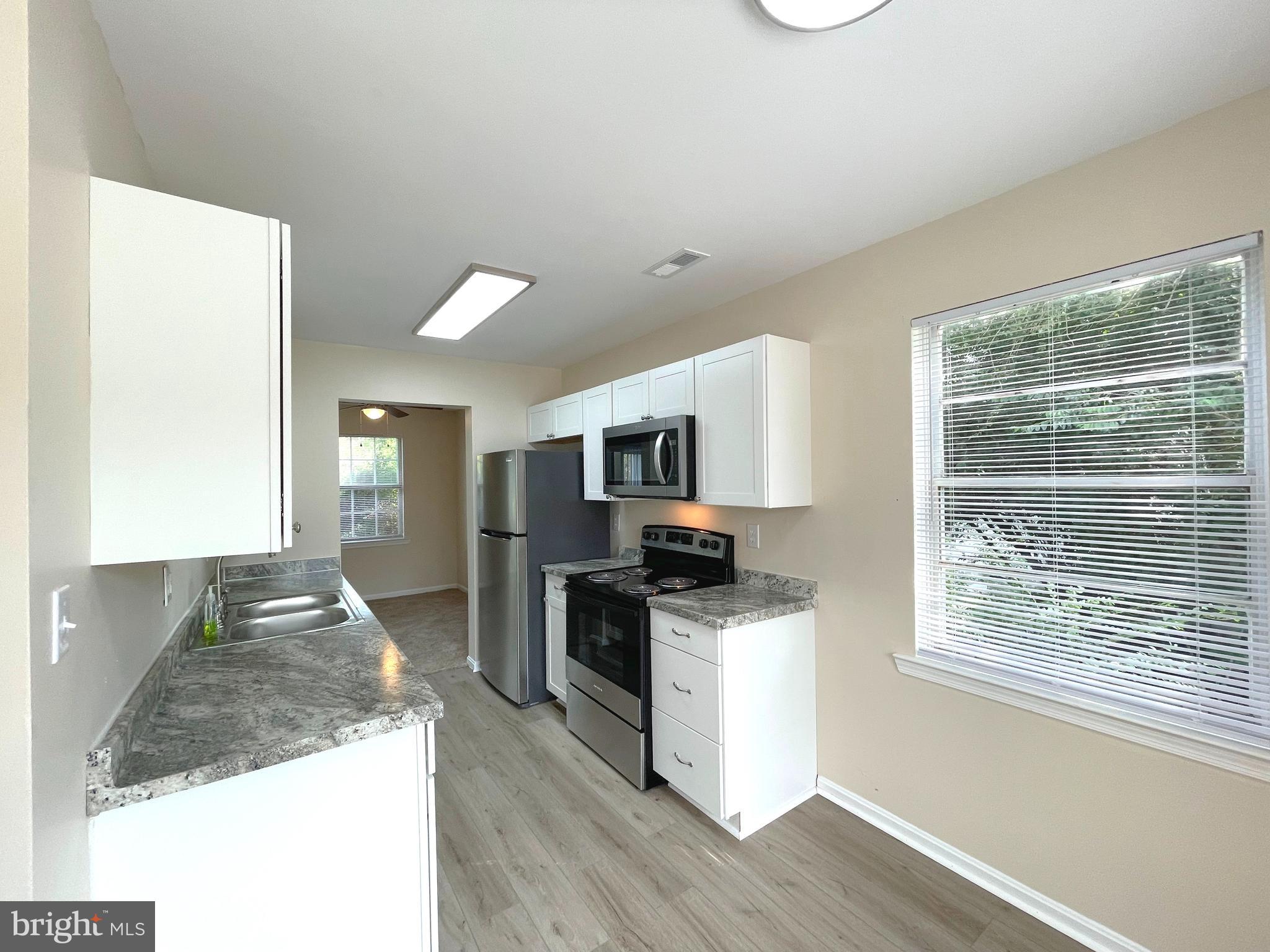 VALLEY DRIVE ESTATES - Residential Lease