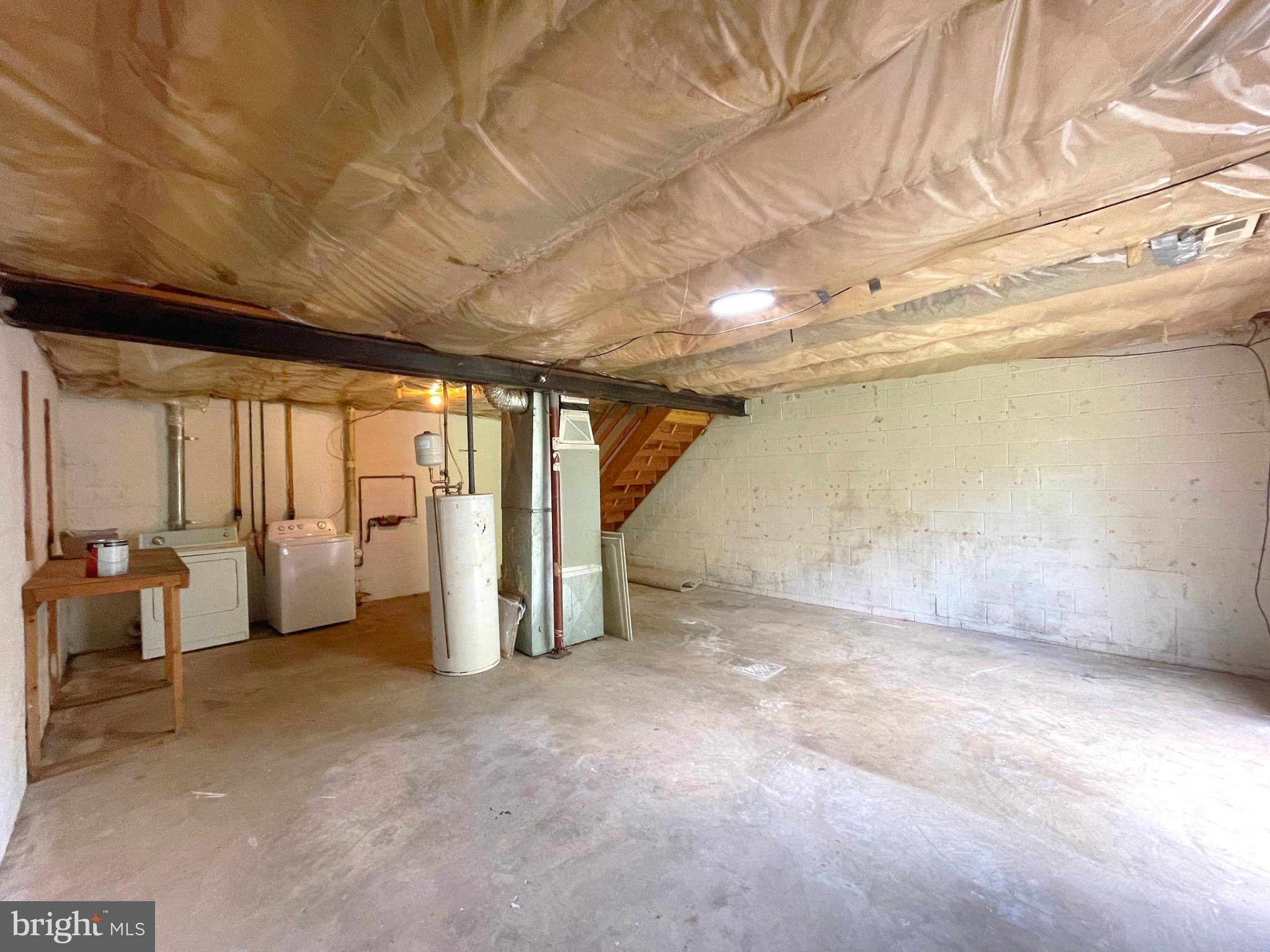 VALLEY DRIVE ESTATES - Residential Lease