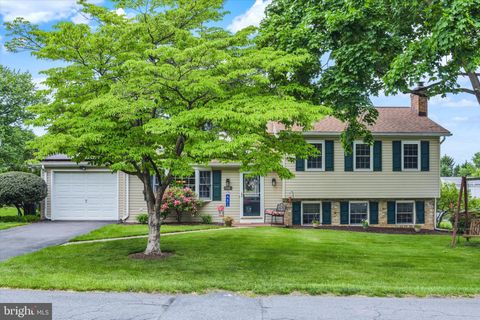 Photo of 118 Nittany Dr, MECHANICSBURG, PA 17055 (MLS # PACB2052824)