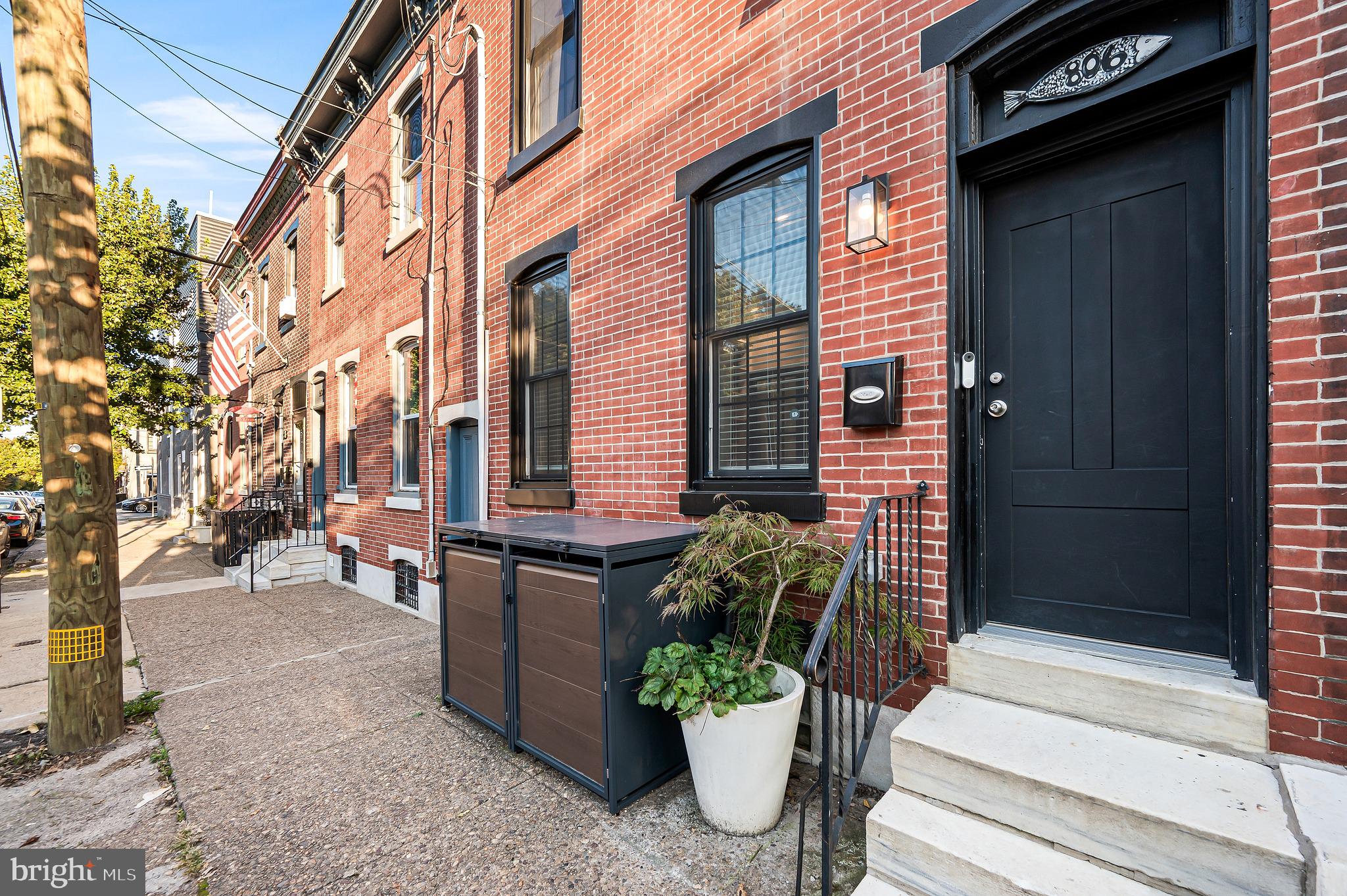 806 MOYER STREET