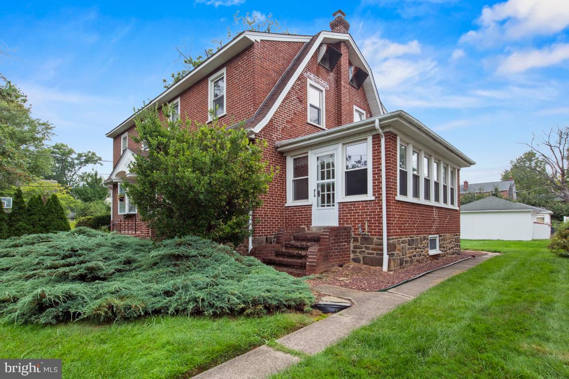 818 N CHESTNUT STREET