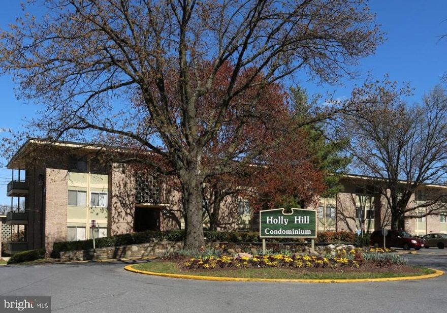 Don’t miss this great one bed, one bath condo in District Heights! Enjoy the open layout between the living, dining and kitchen spaces. This condo is conveniently located near lots of shopping and dining options and is great for commuters with easy access to 495.