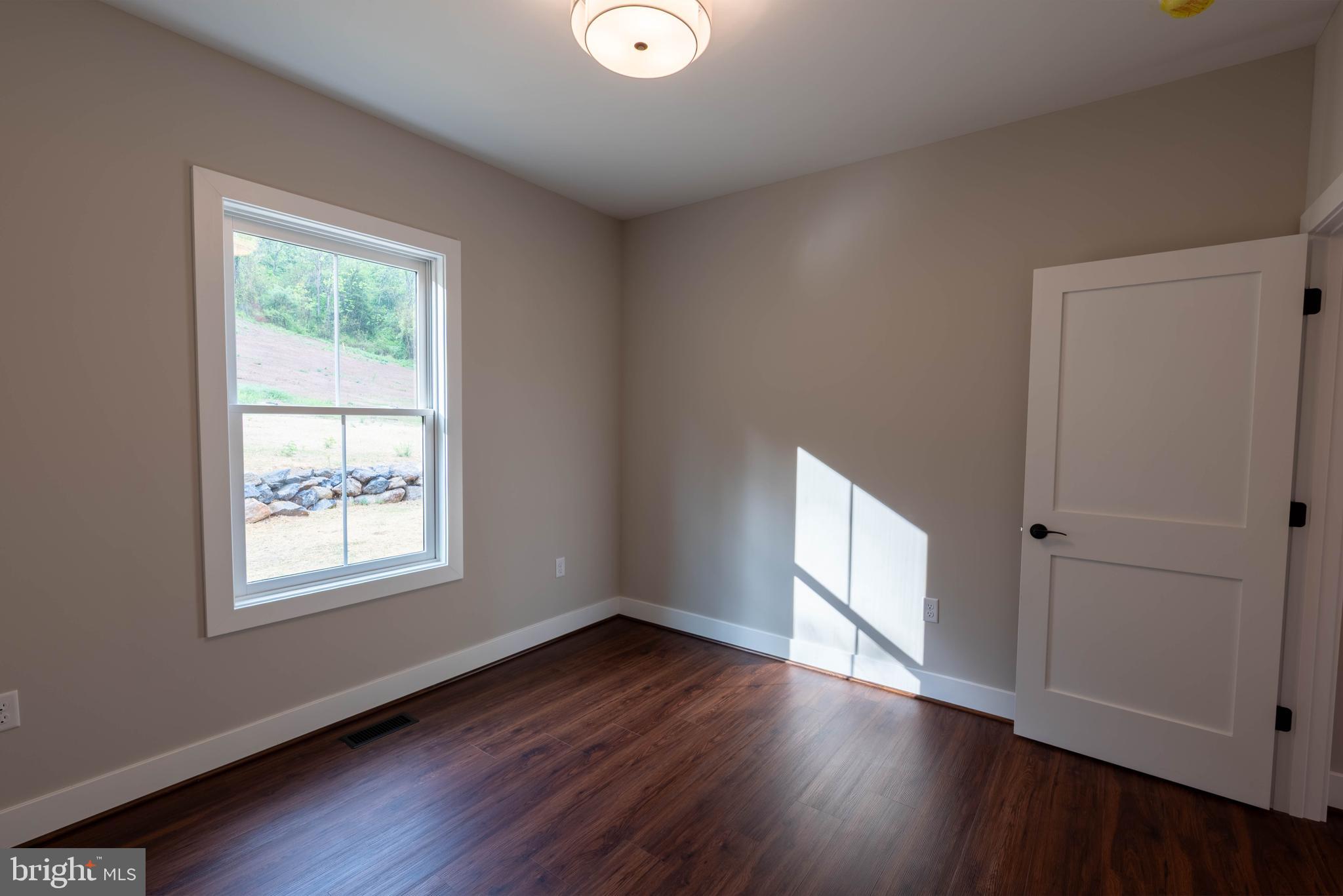 122 BROOMSEDGE