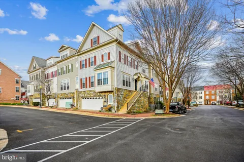 5109 Knapp Place, Alexandria, VA MLS: VAAX2043248