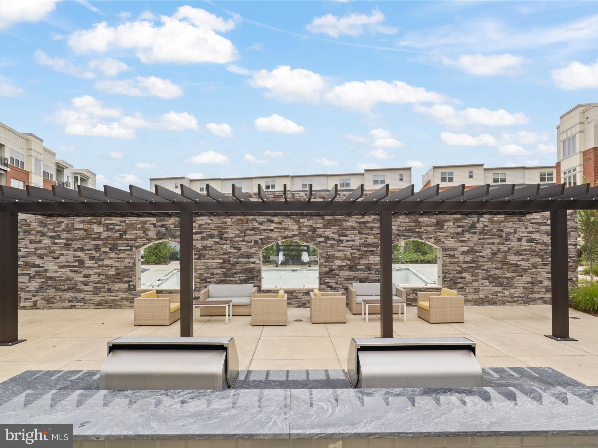 BOULEVARD VI TOWNS - Residential Lease