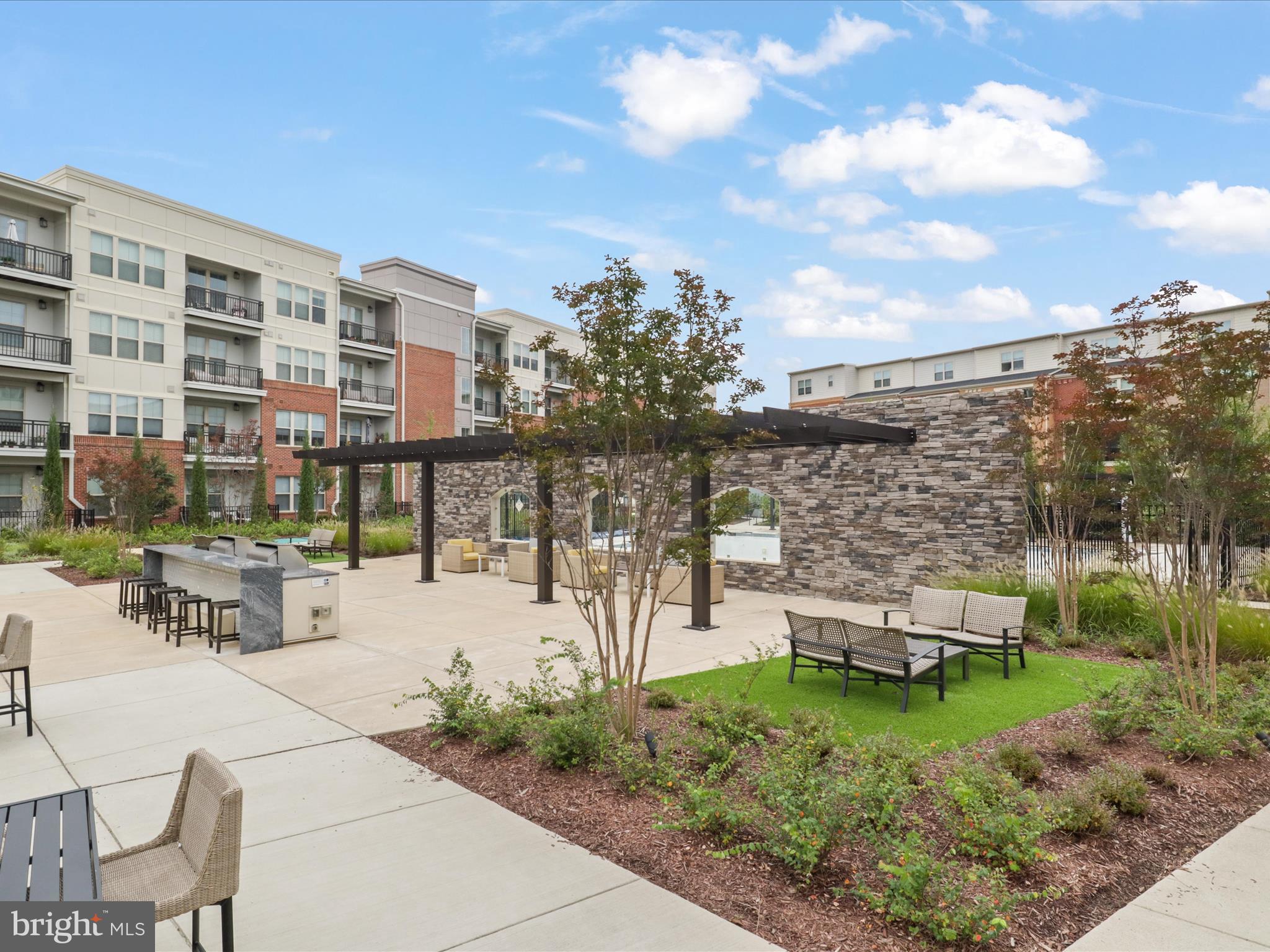 BOULEVARD VI TOWNS - Residential Lease