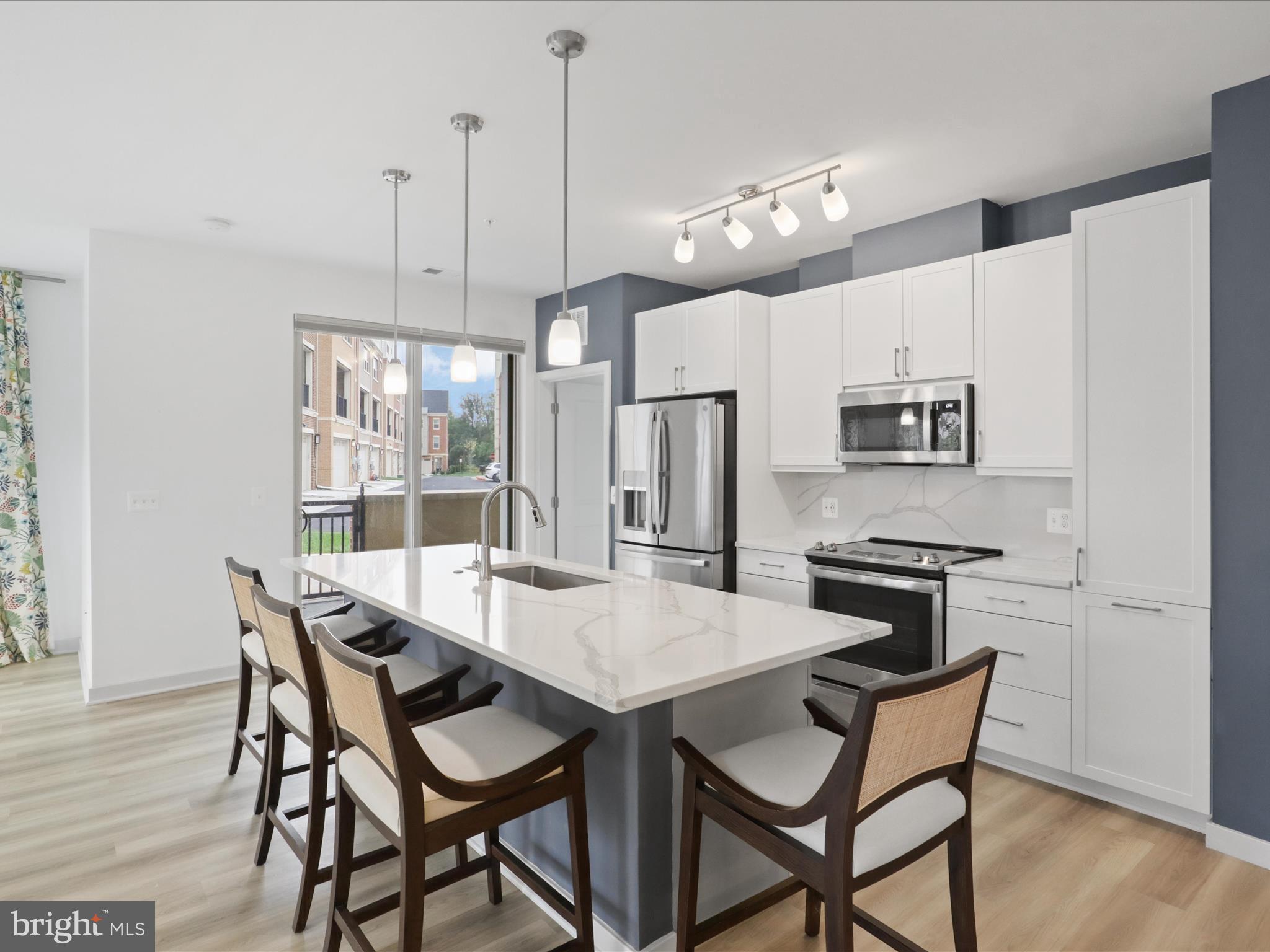 BOULEVARD VI TOWNS - Residential Lease