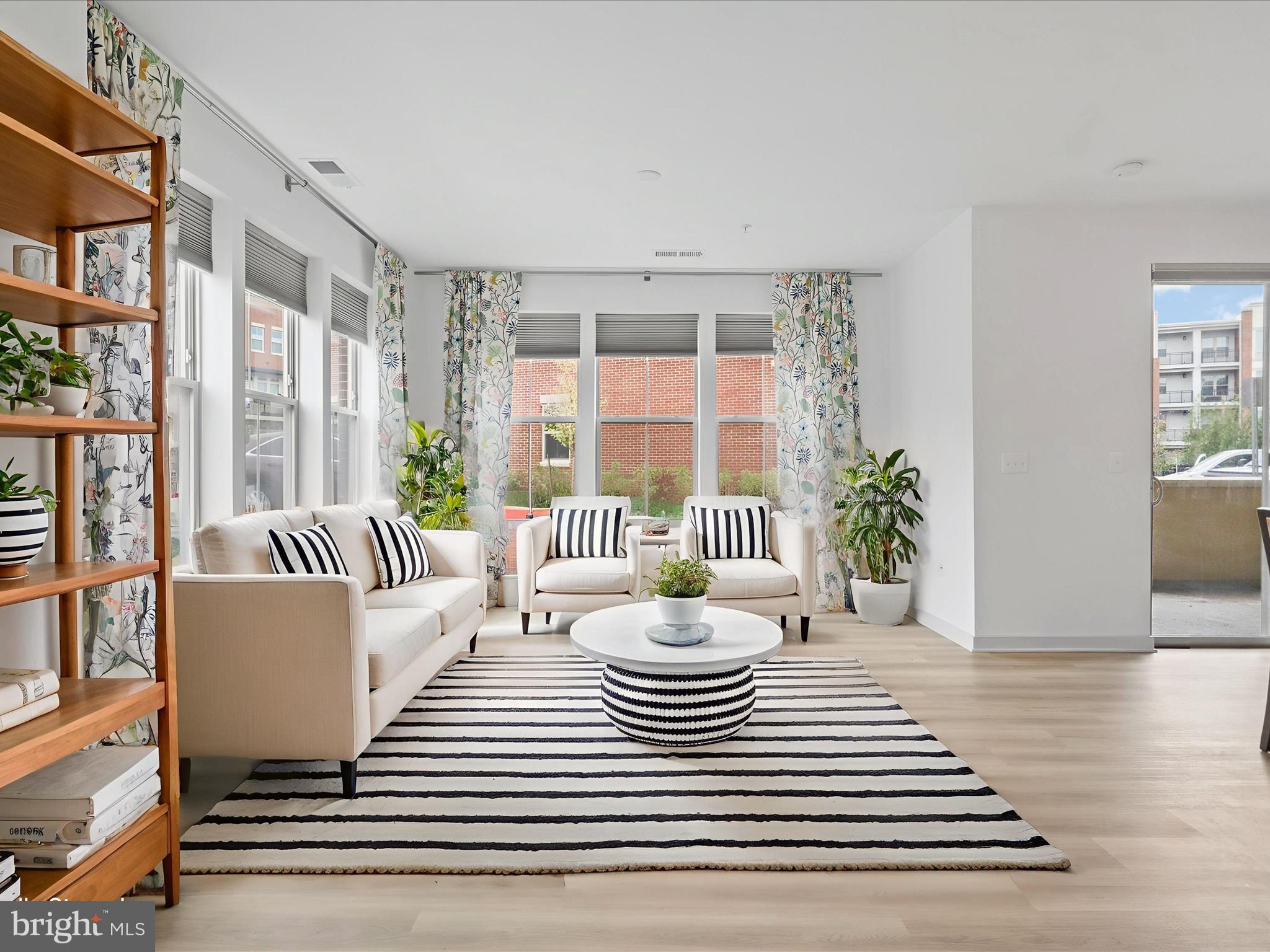 BOULEVARD VI TOWNS - Residential Lease