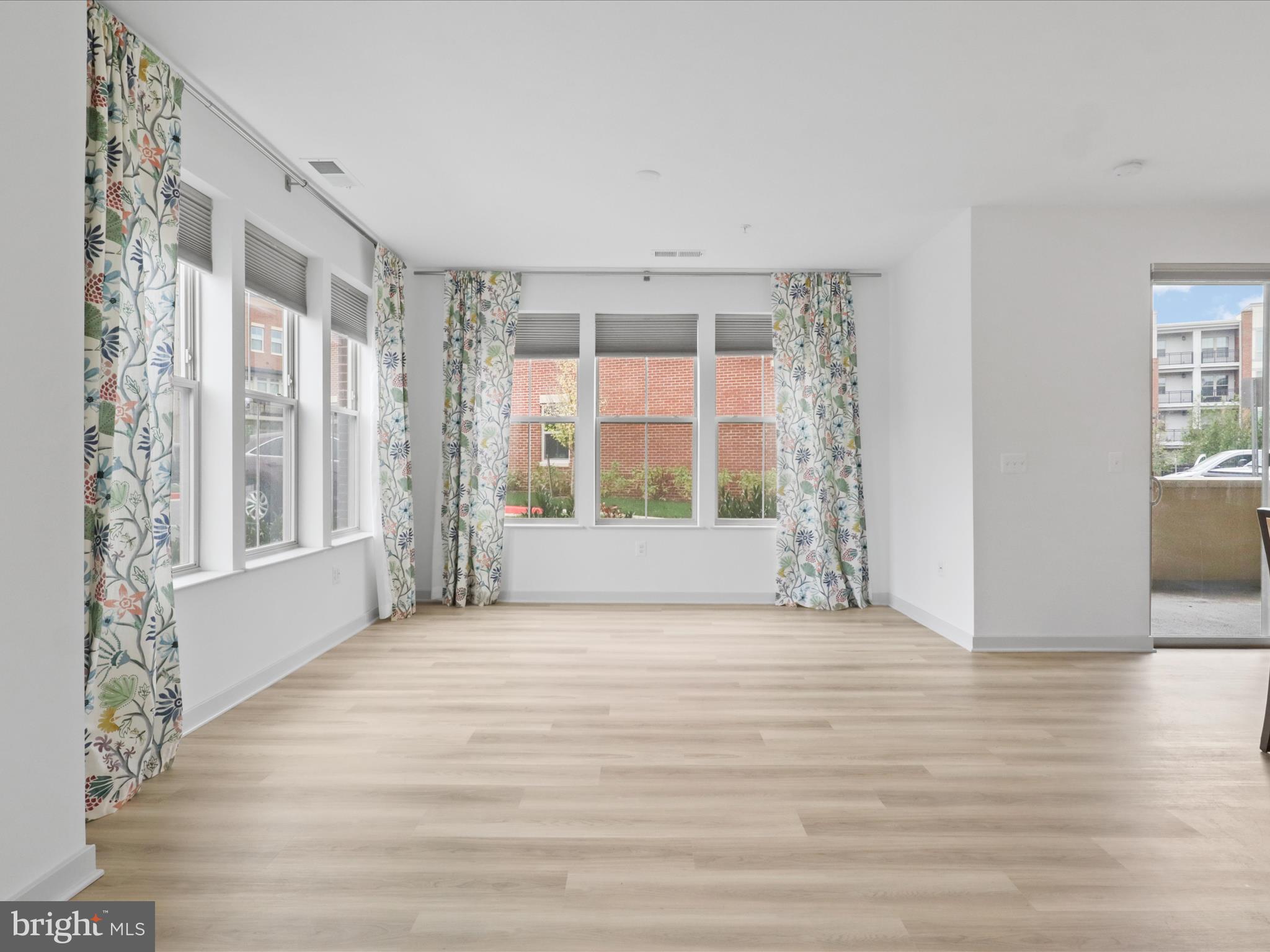 BOULEVARD VI TOWNS - Residential Lease