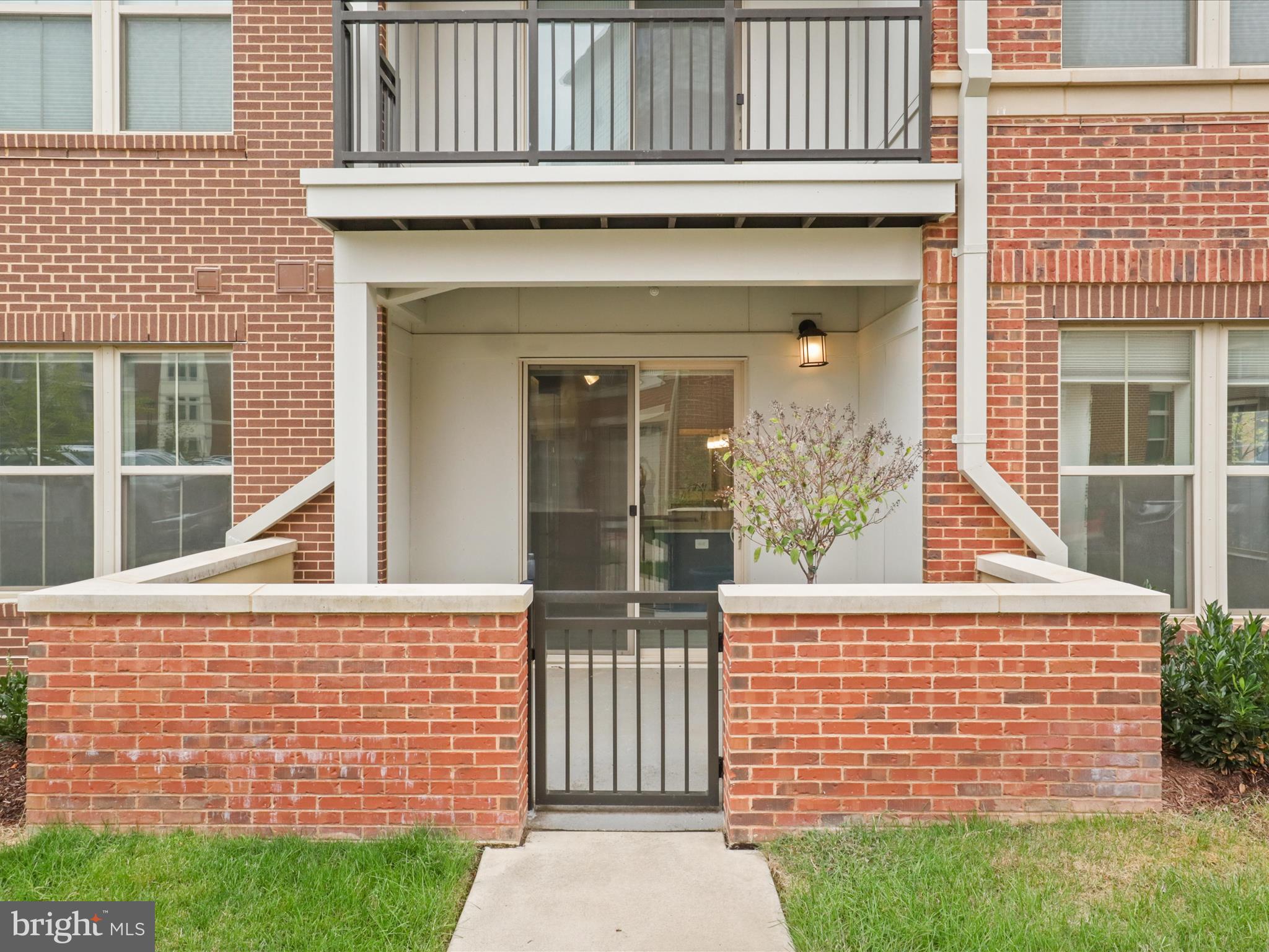 BOULEVARD VI TOWNS - Residential Lease