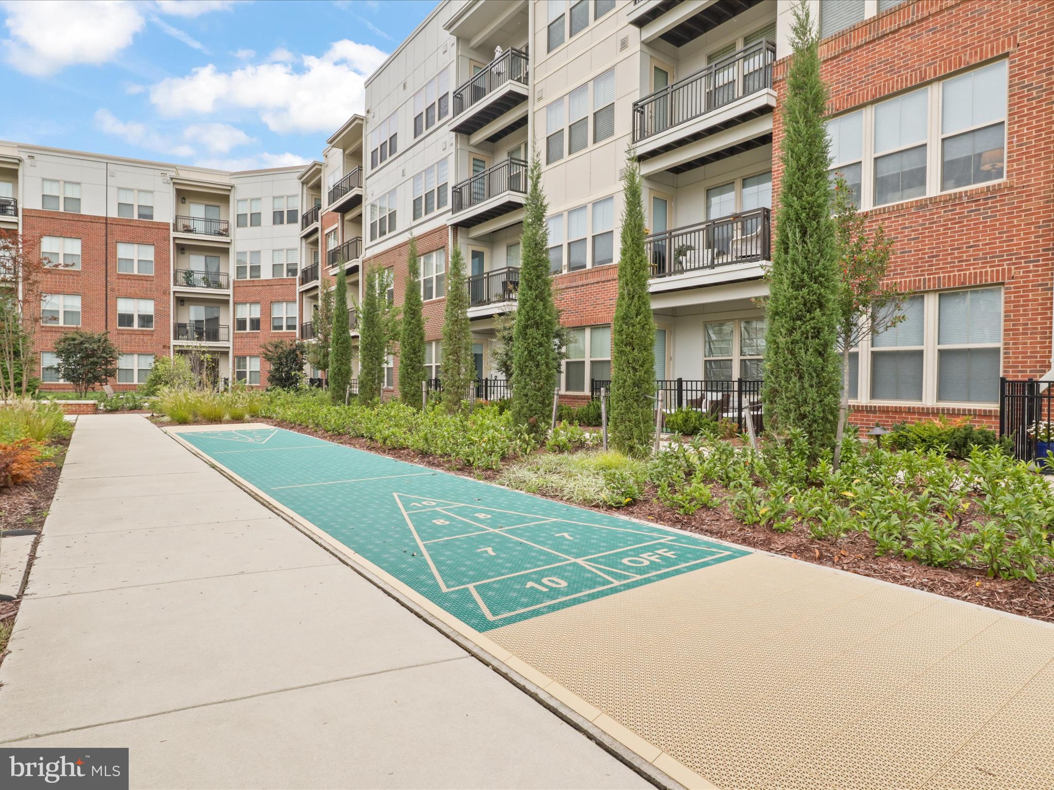 BOULEVARD VI TOWNS - Residential Lease