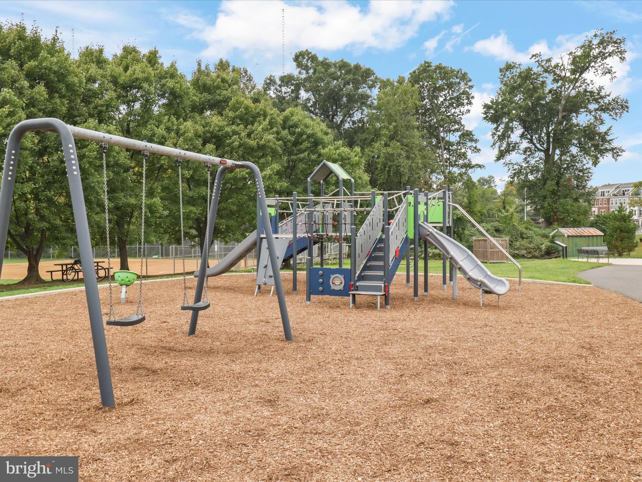 BOULEVARD VI TOWNS - Residential Lease