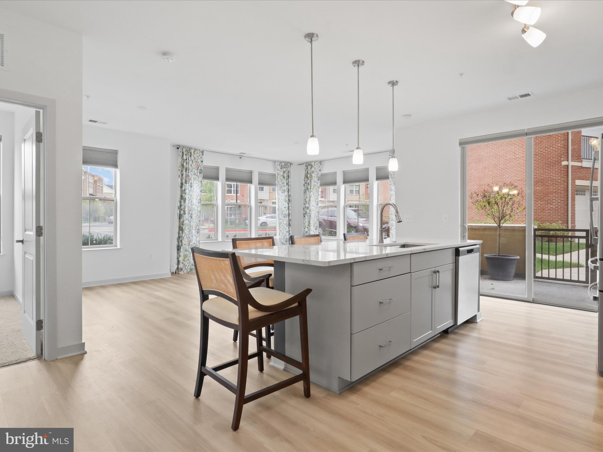 BOULEVARD VI TOWNS - Residential Lease