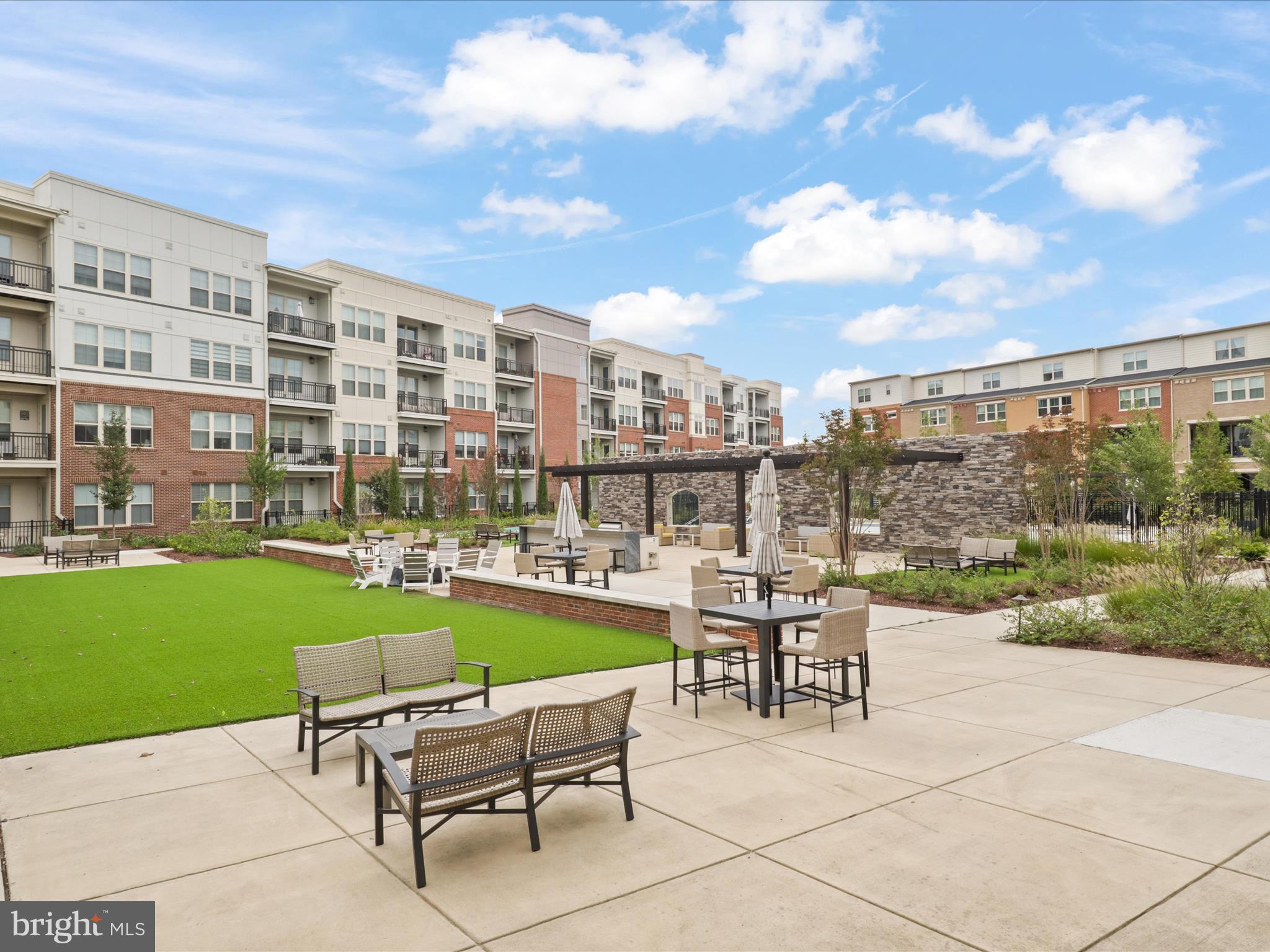 BOULEVARD VI TOWNS - Residential Lease